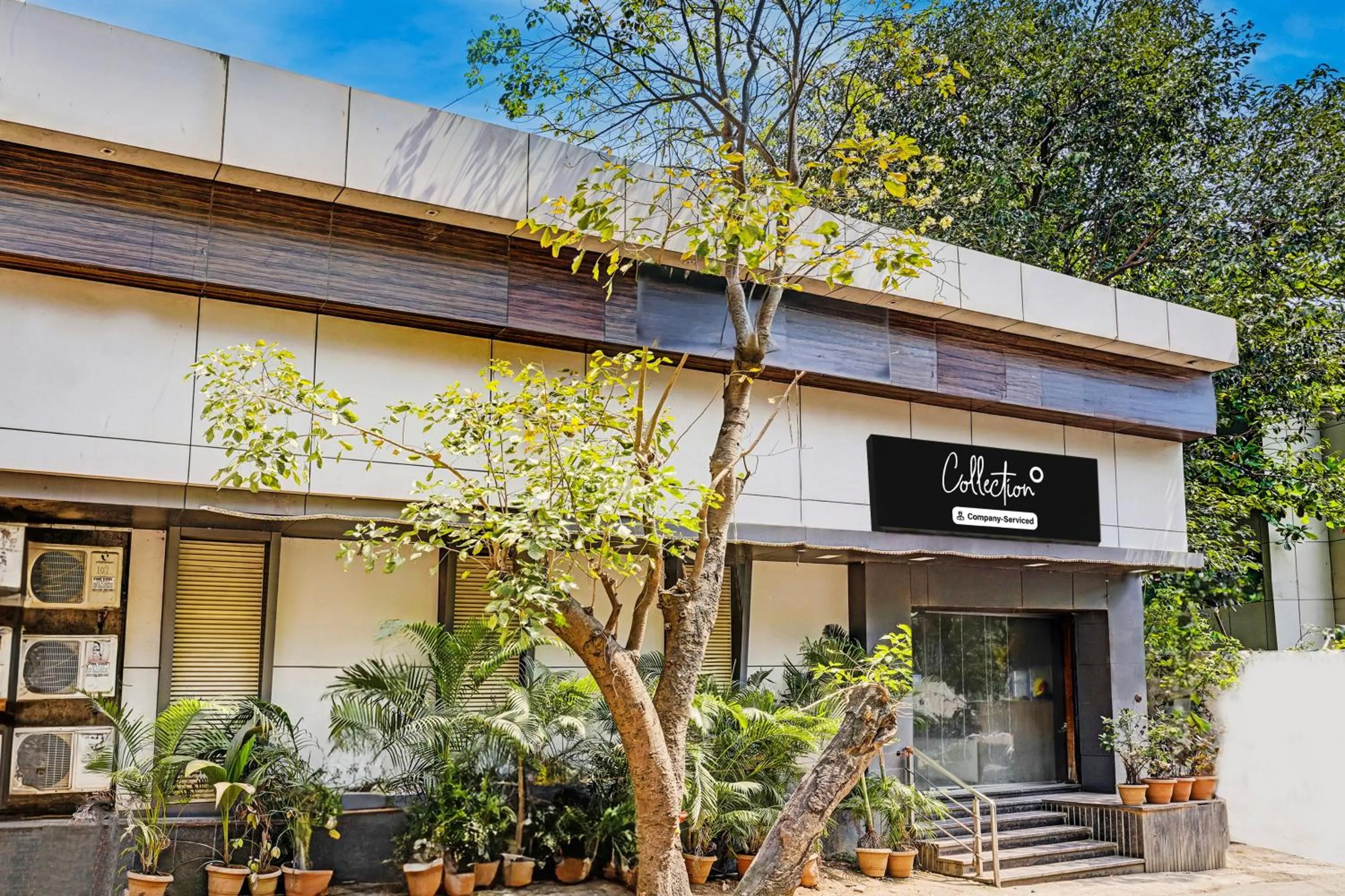 Facade/entrance in Collection O Airport Metro Andheri East