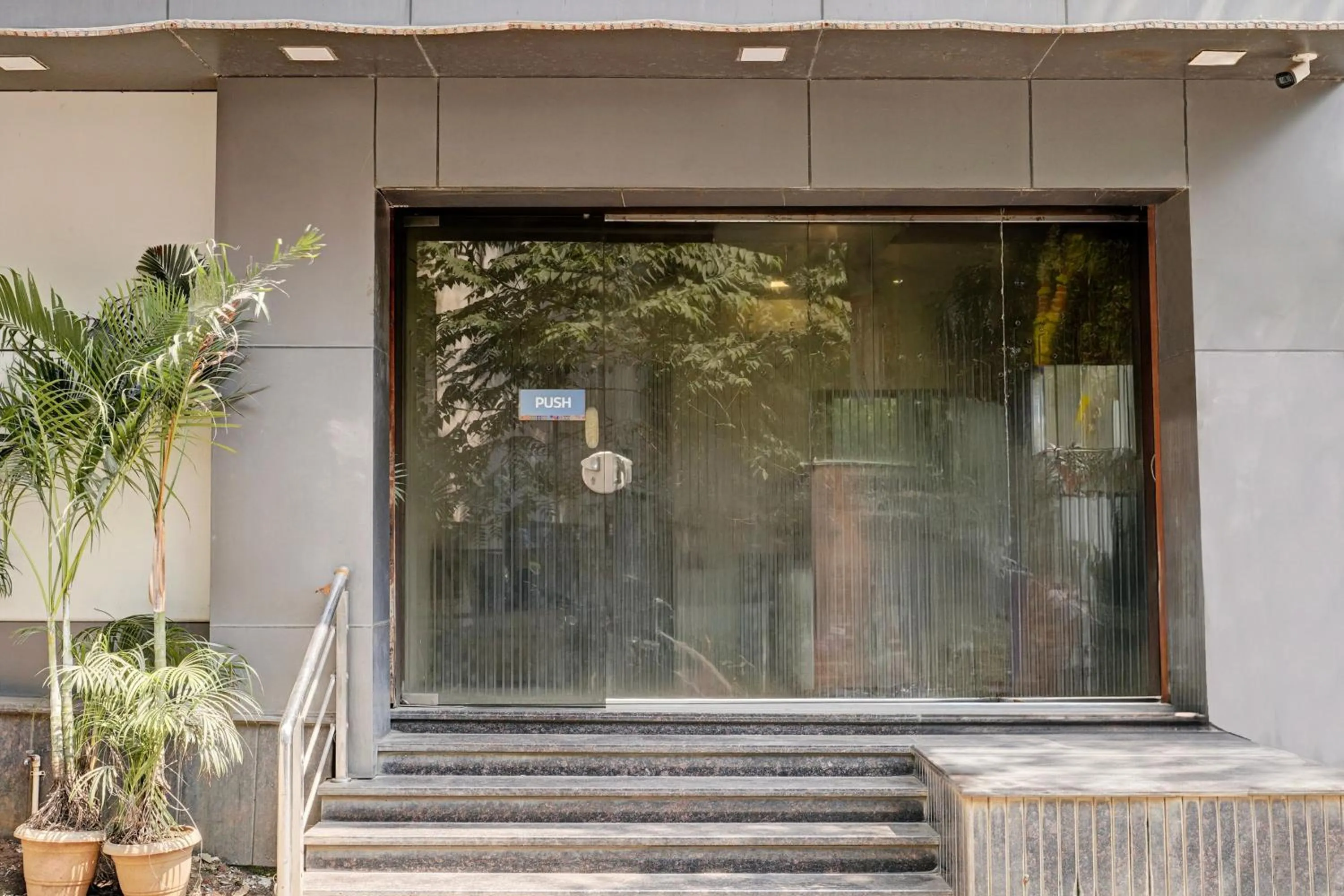 Facade/entrance in Collection O Airport Metro Andheri East