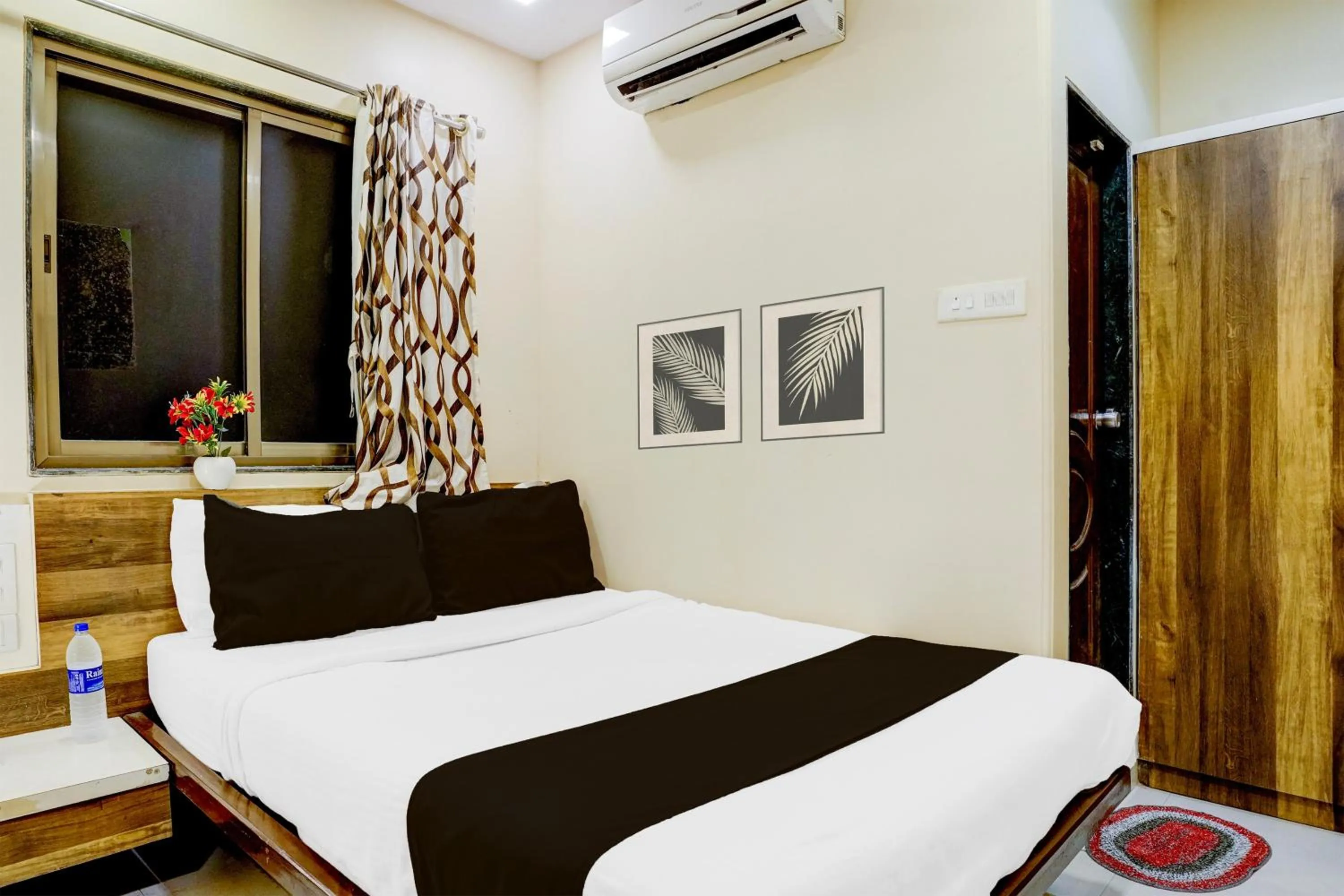Bedroom, Bed in Collection O Airport Metro Andheri East