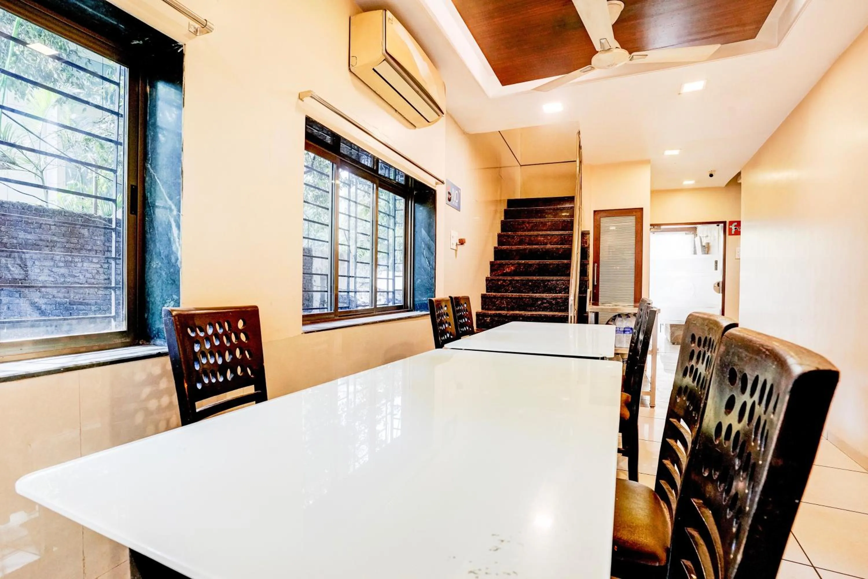 Restaurant/places to eat in Collection O Airport Metro Andheri East