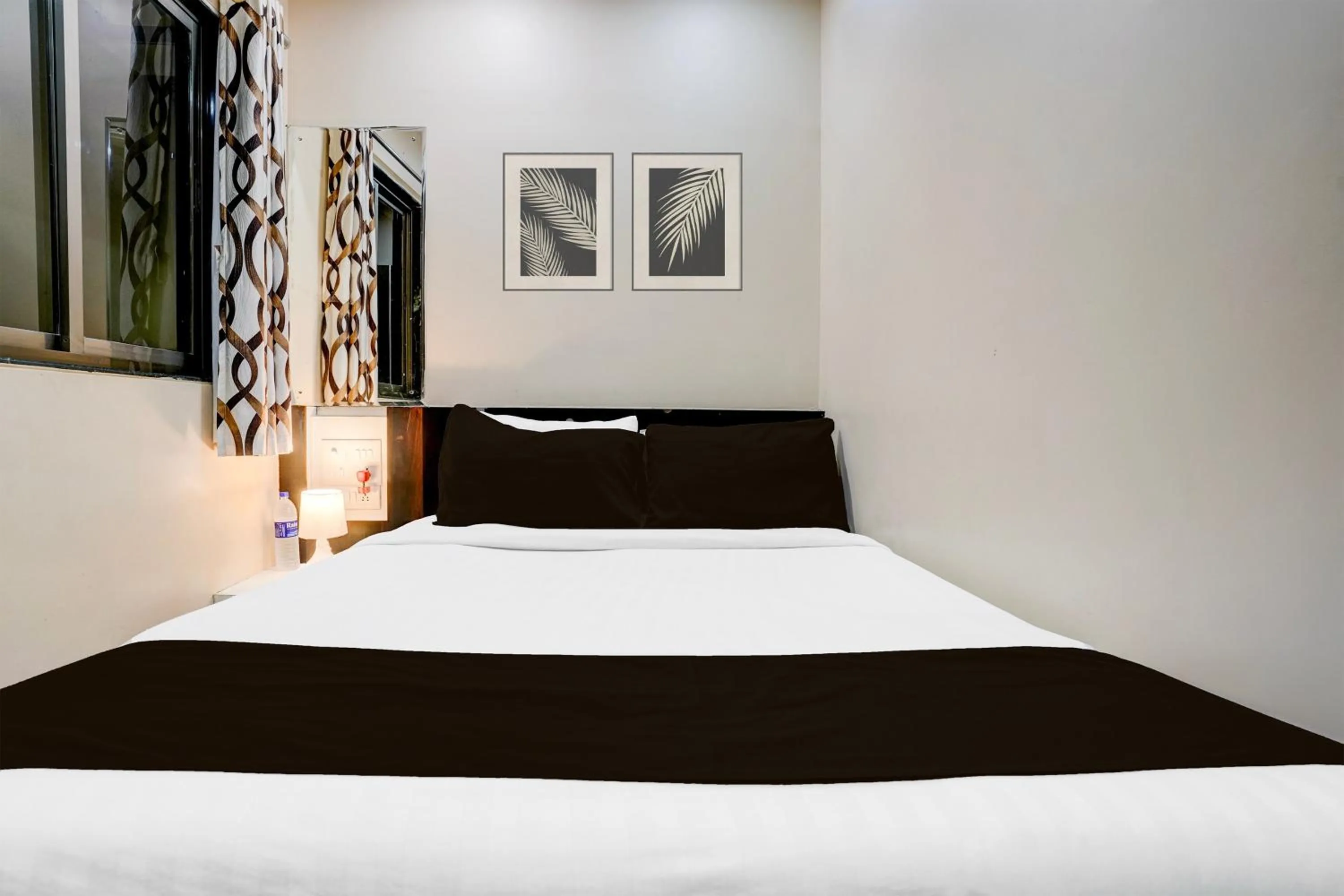 Bedroom, Bed in Collection O Airport Metro Andheri East