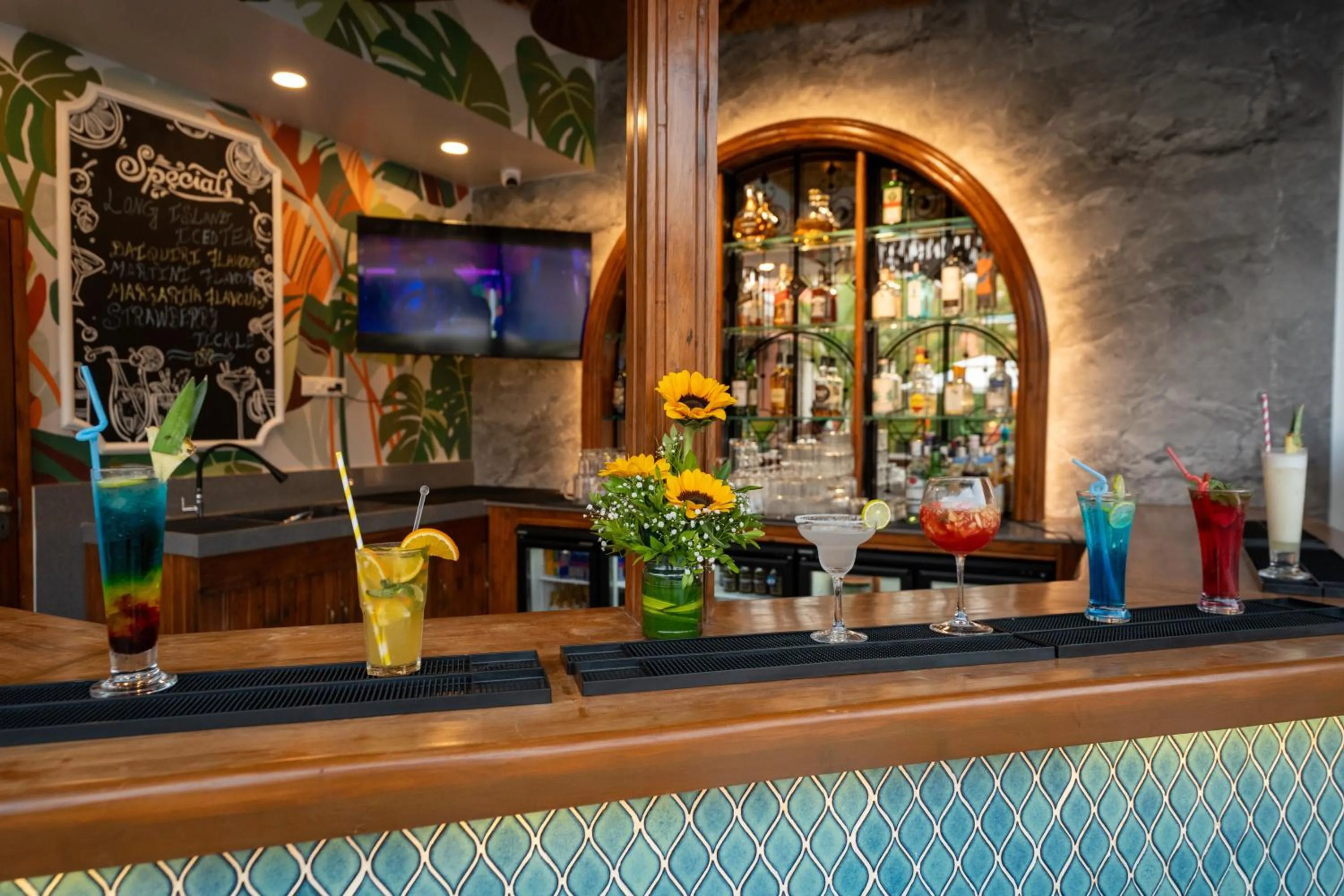 Lounge or bar in The Grand Leoney Resort