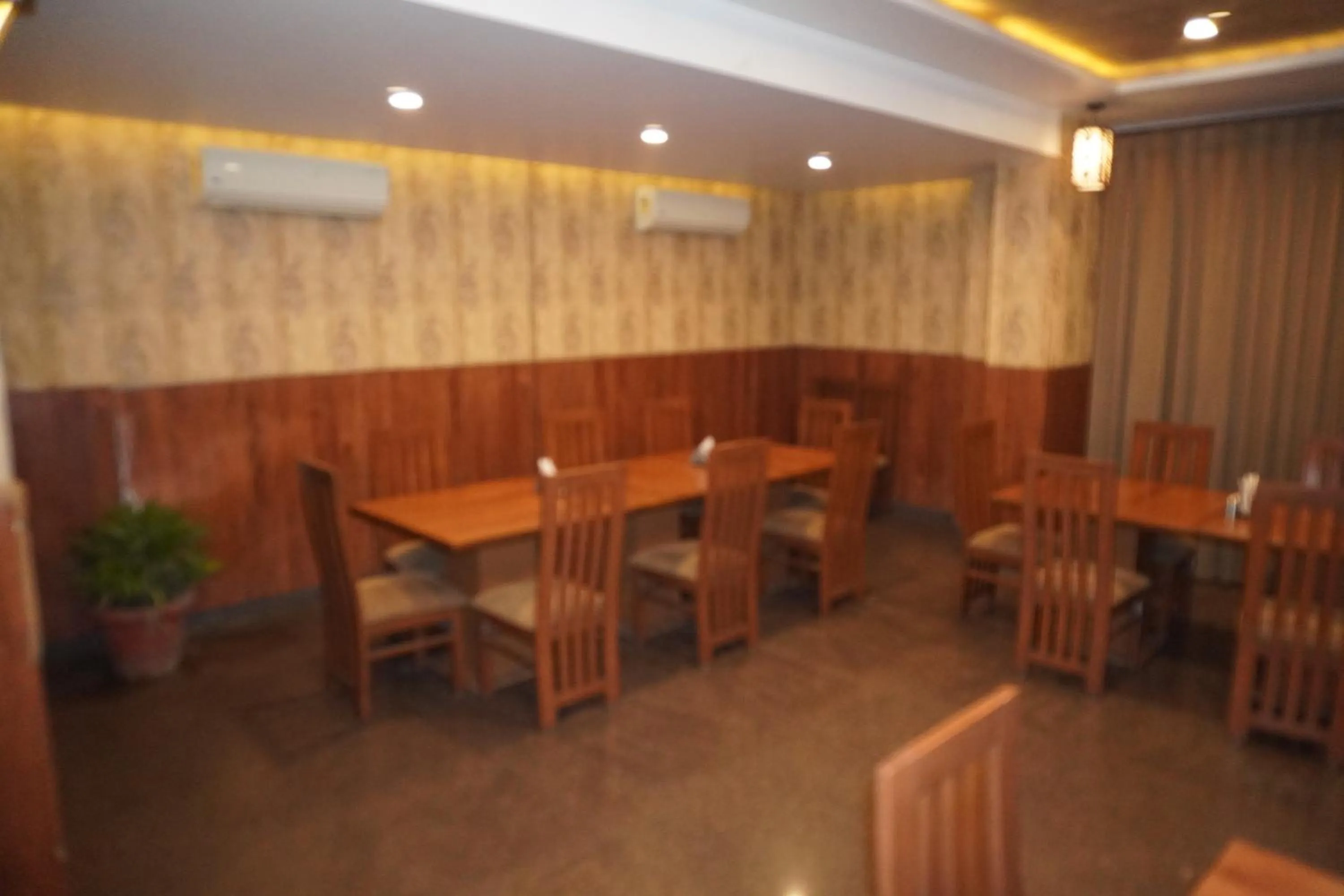 Restaurant/places to eat in Hotel Nilax