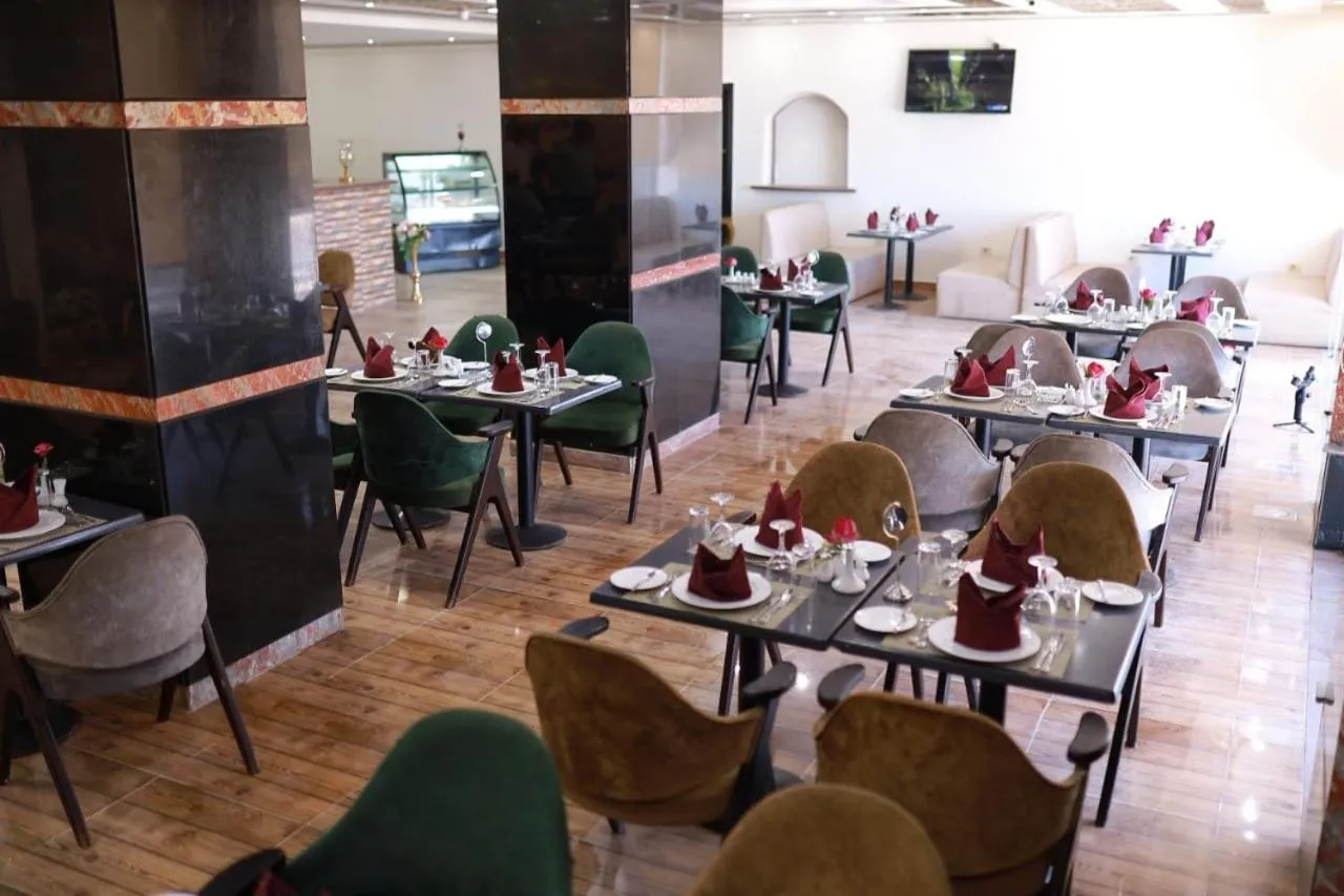 Restaurant/places to eat in Asafra Hotel Apartments