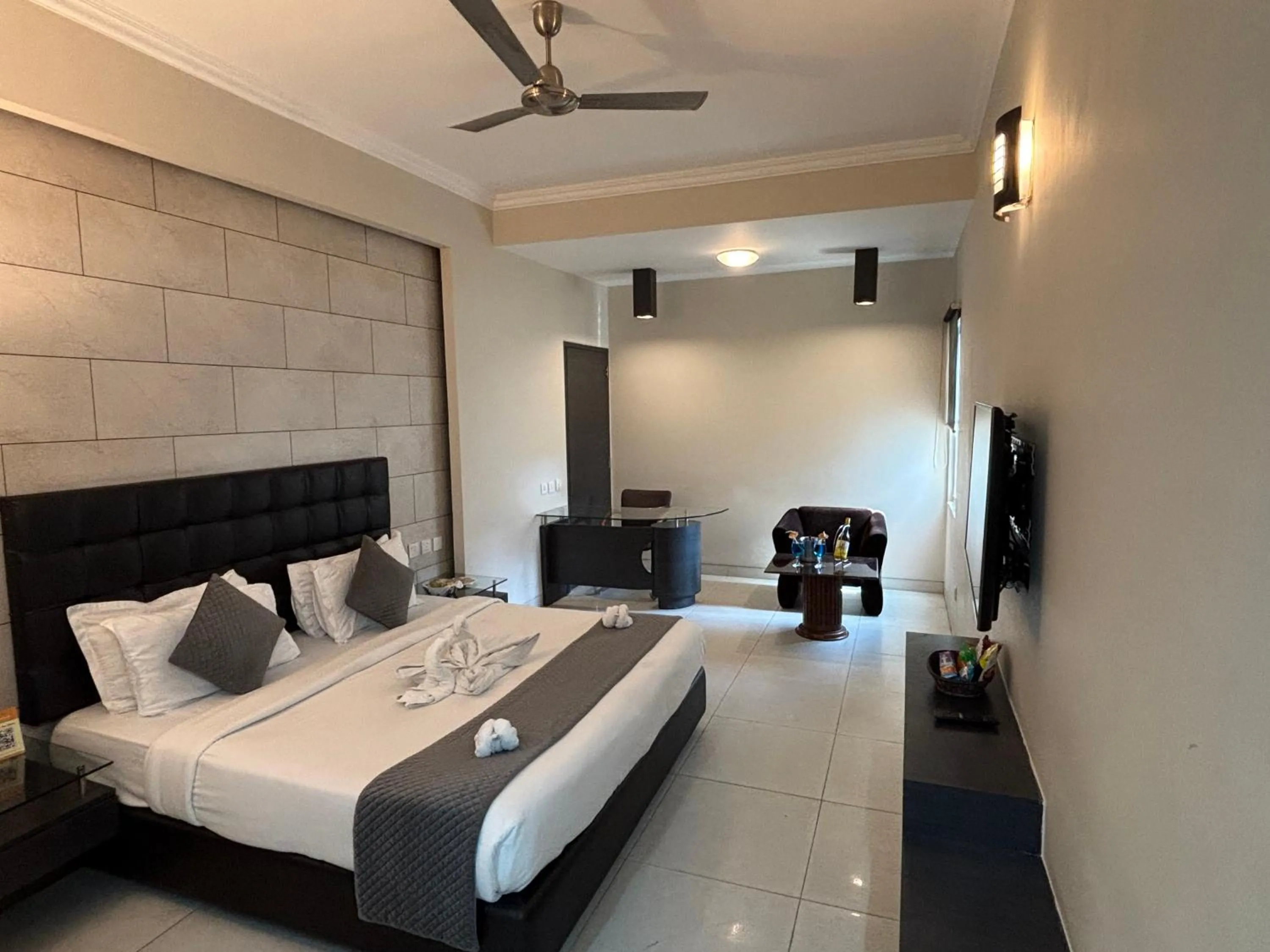 Photo of the whole room, Bed in RESIDENCY HOTEl