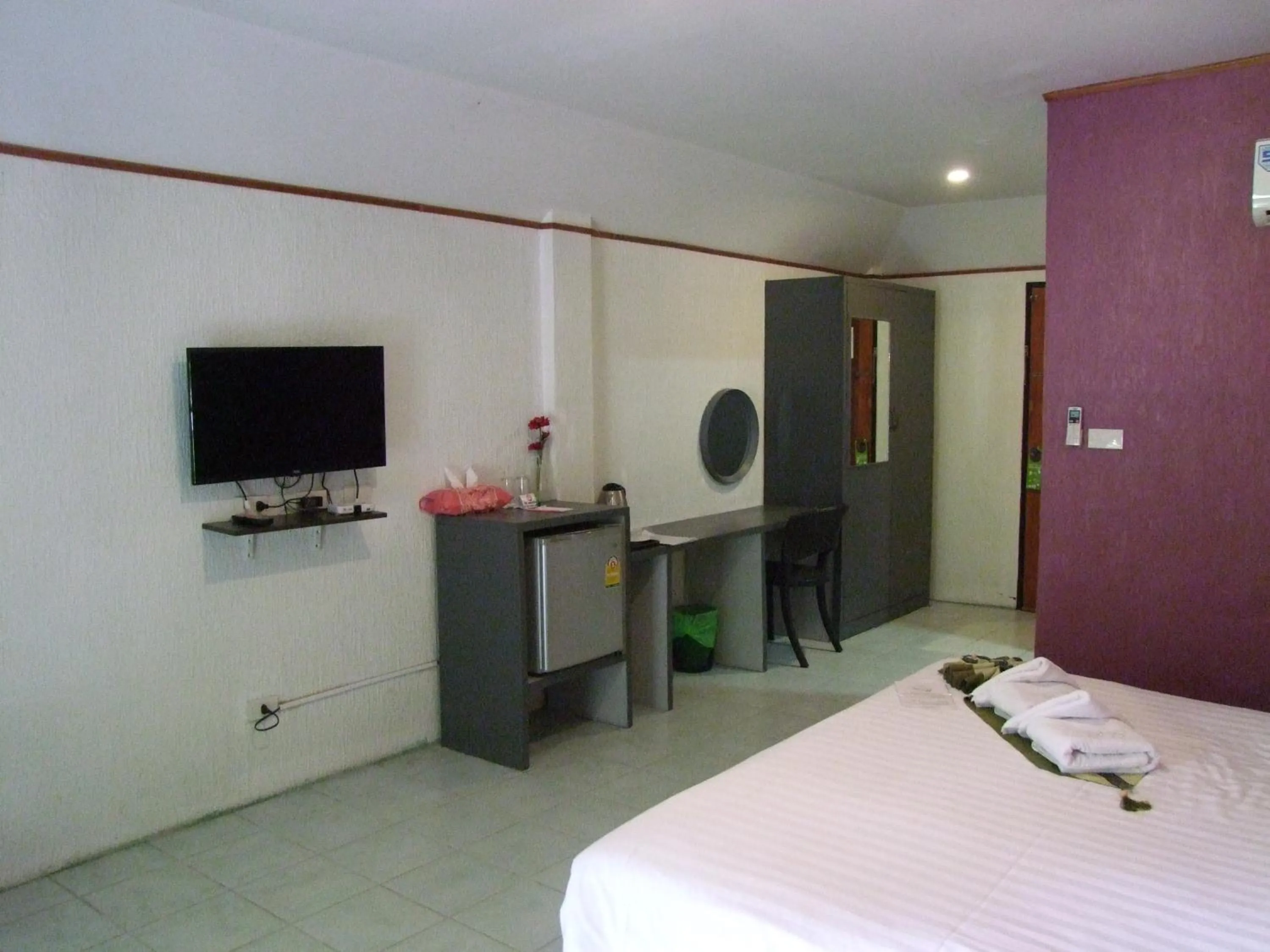 TV and multimedia, Bed in Samui Green Hotel