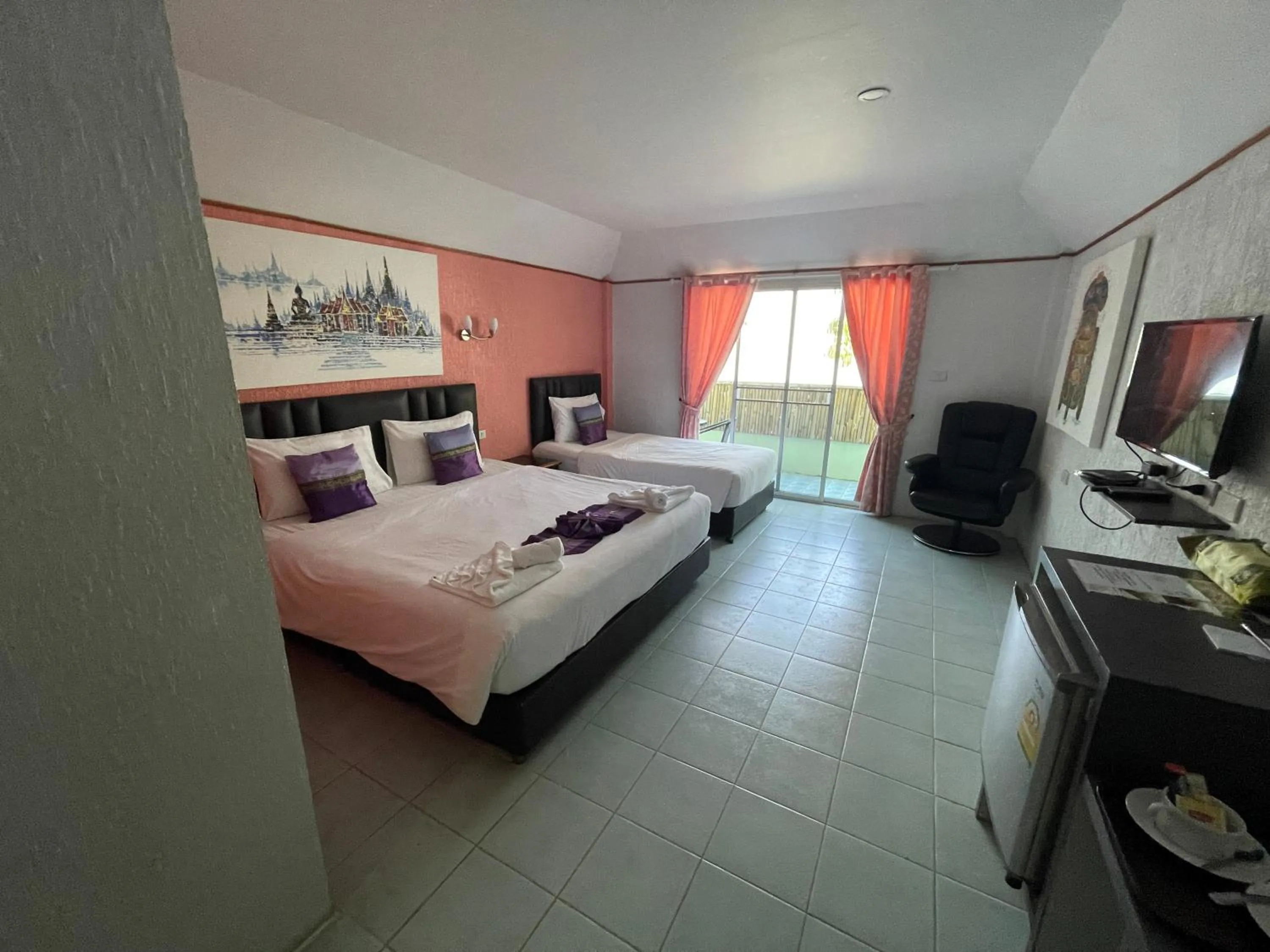 Photo of the whole room, Bed in Samui Green Hotel