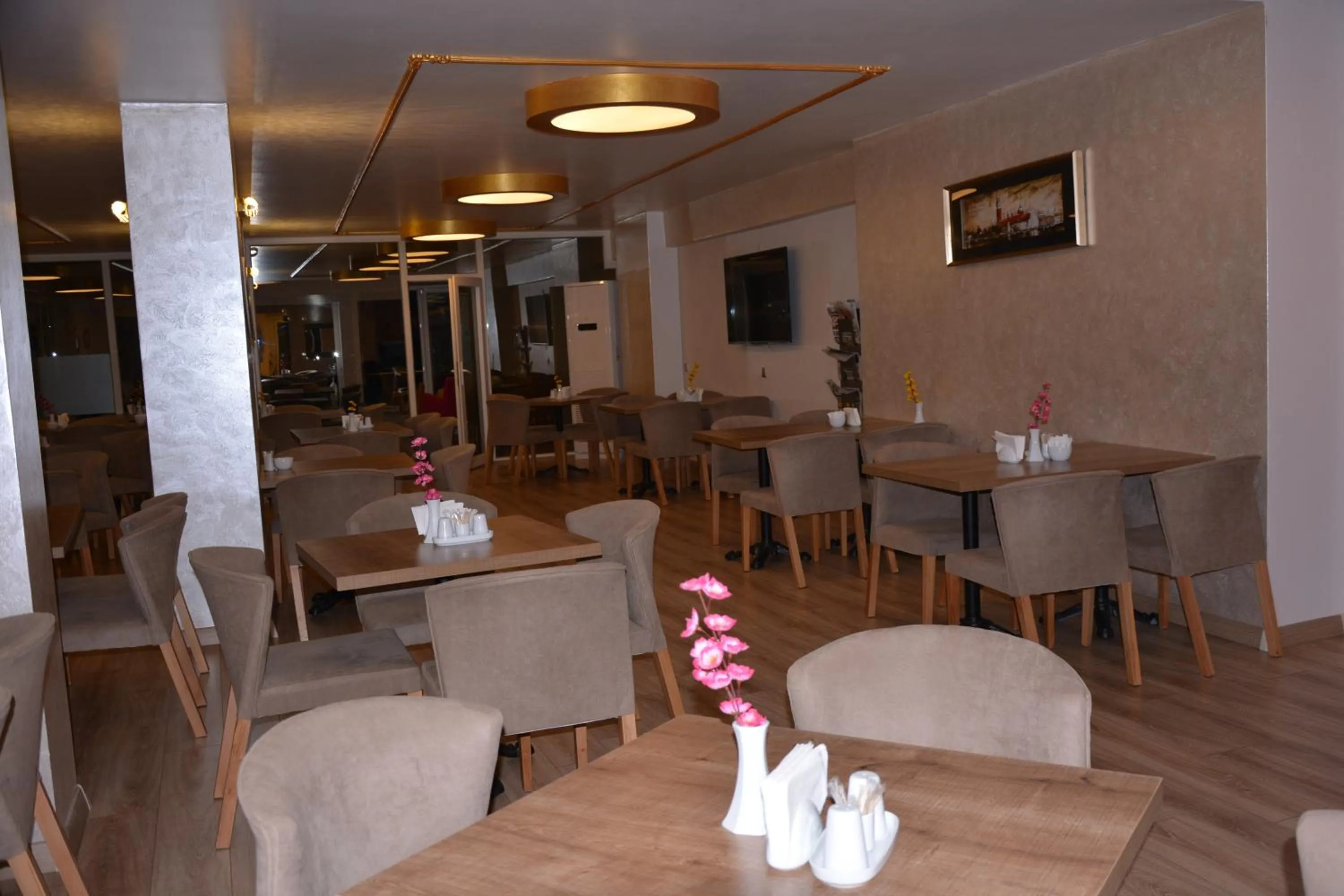 Restaurant/places to eat in Bilge Suite Hotel