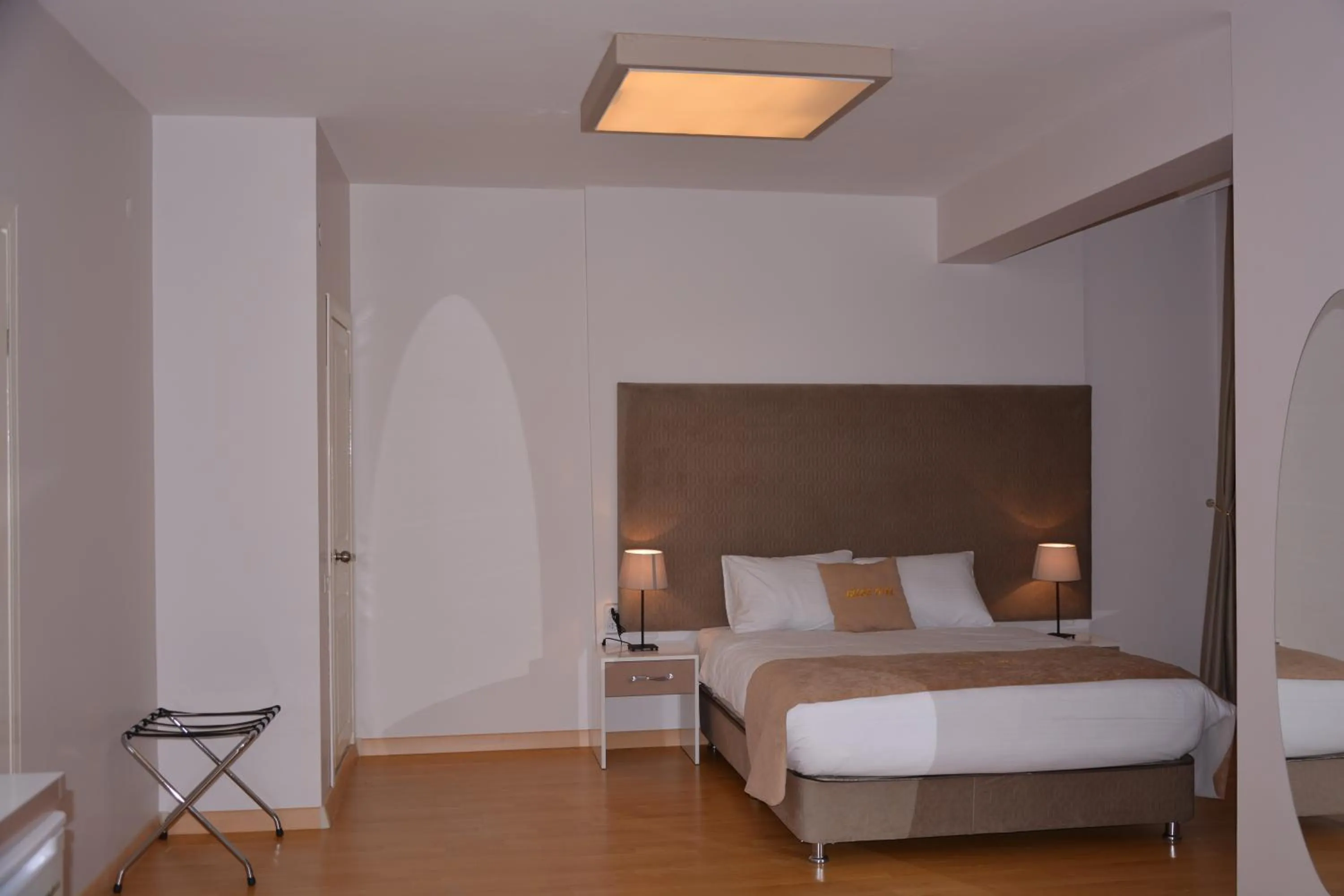 Bed in Bilge Suite Hotel