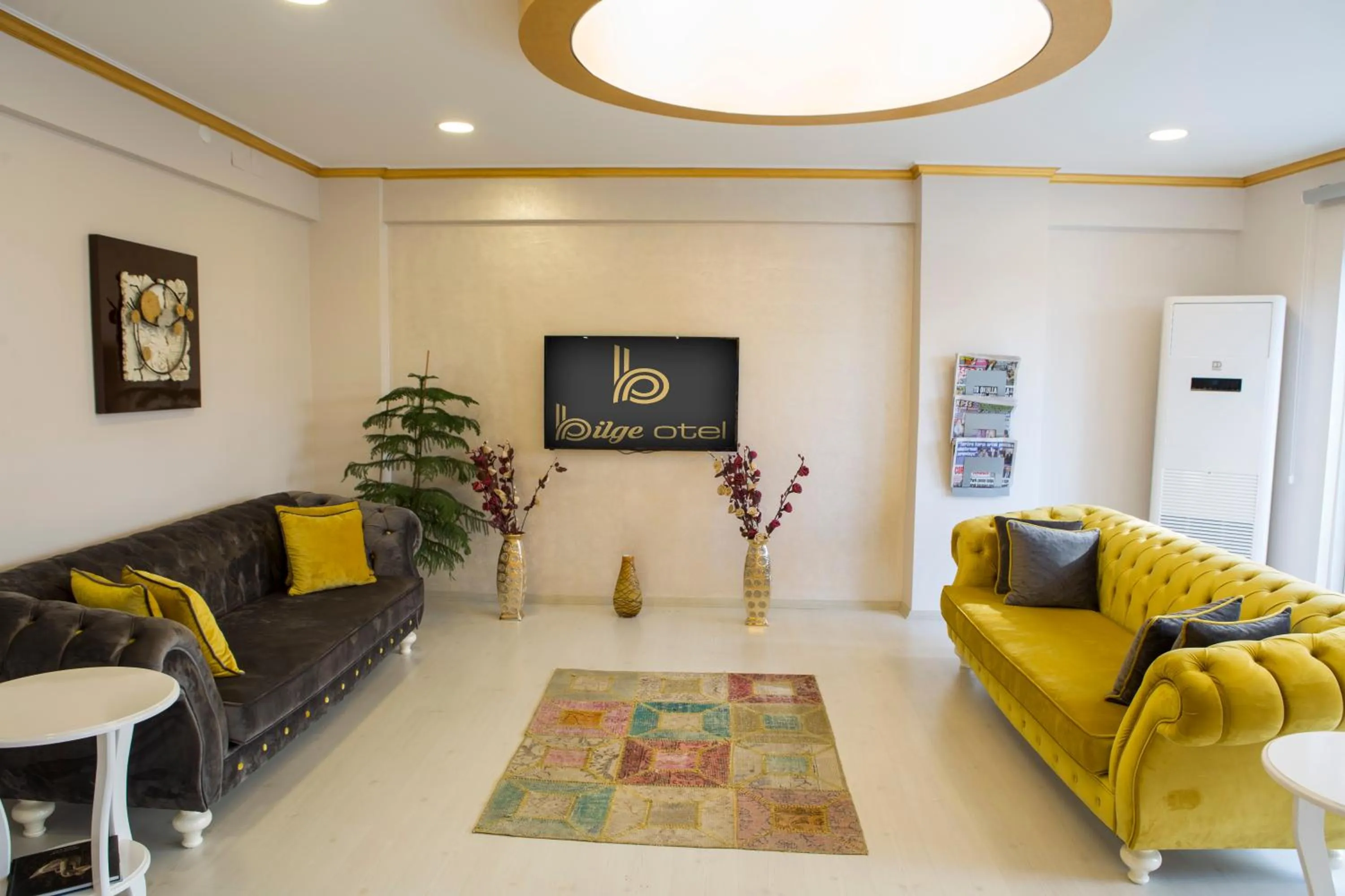 Lobby or reception in Bilge Suite Hotel