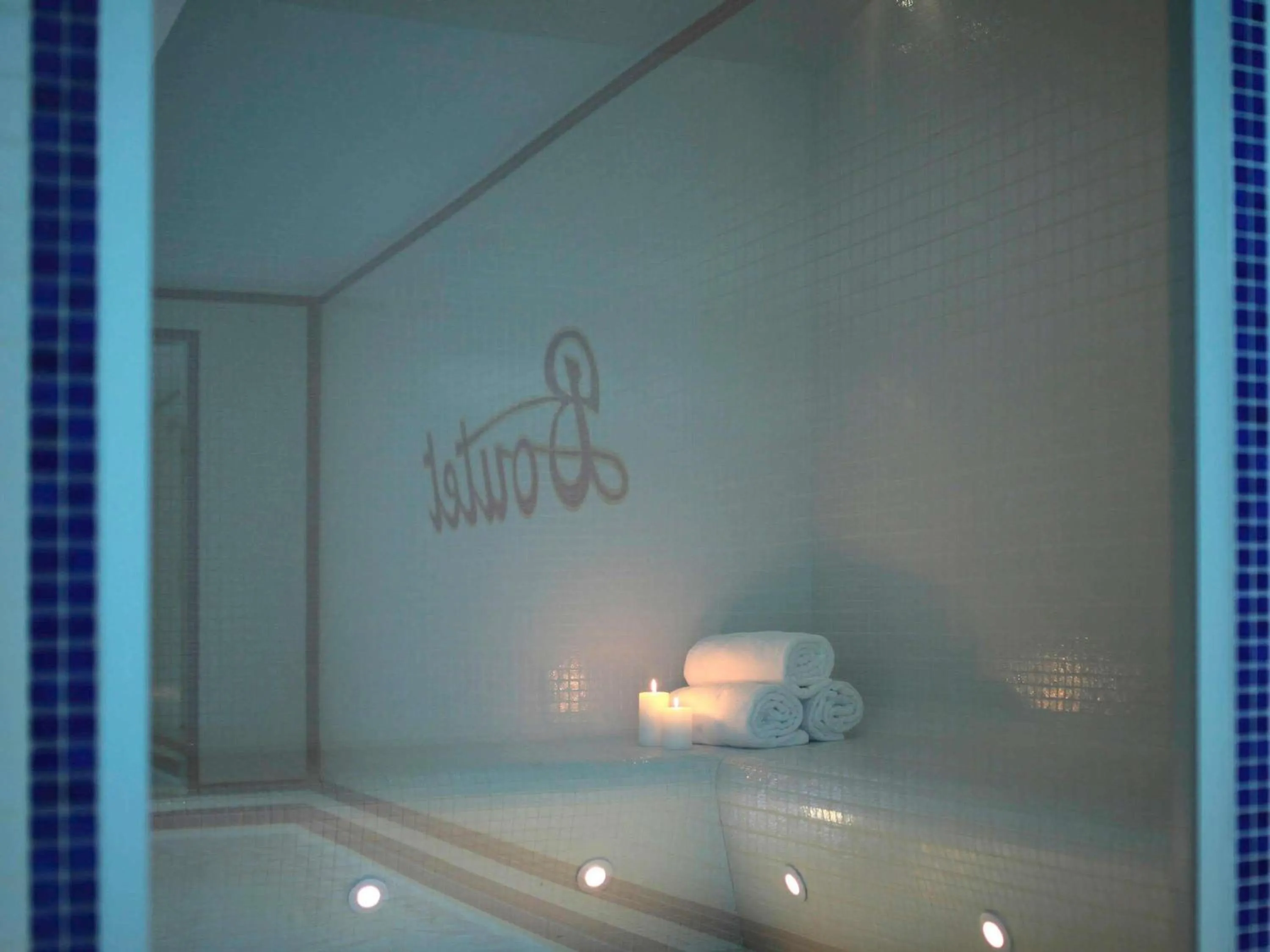 Spa and wellness centre/facilities, Bed in Boutet Bastille Hotel Paris - MGallery Collection