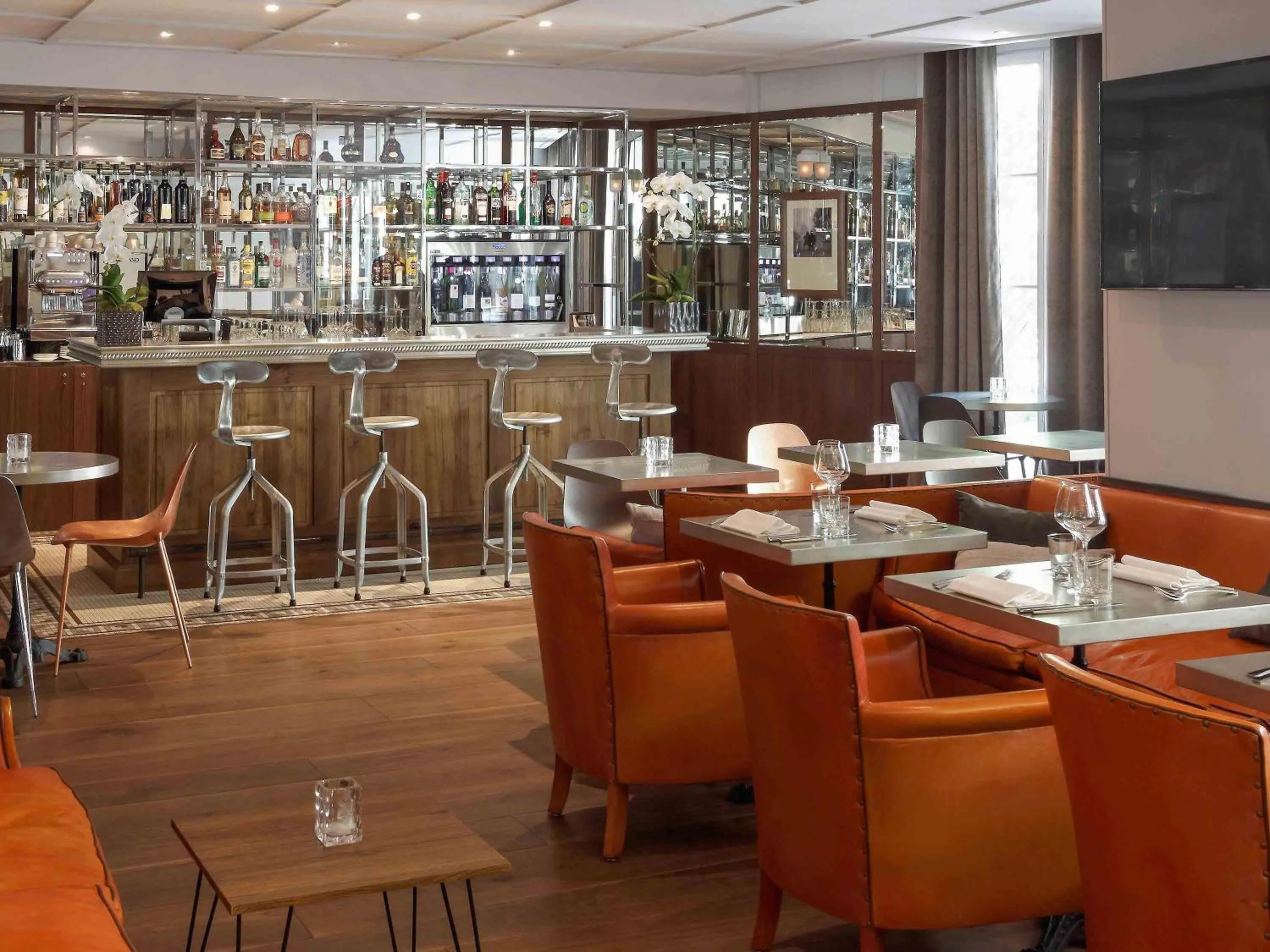 Lounge or bar in Boutet Bastille Hotel Paris - MGallery Collection