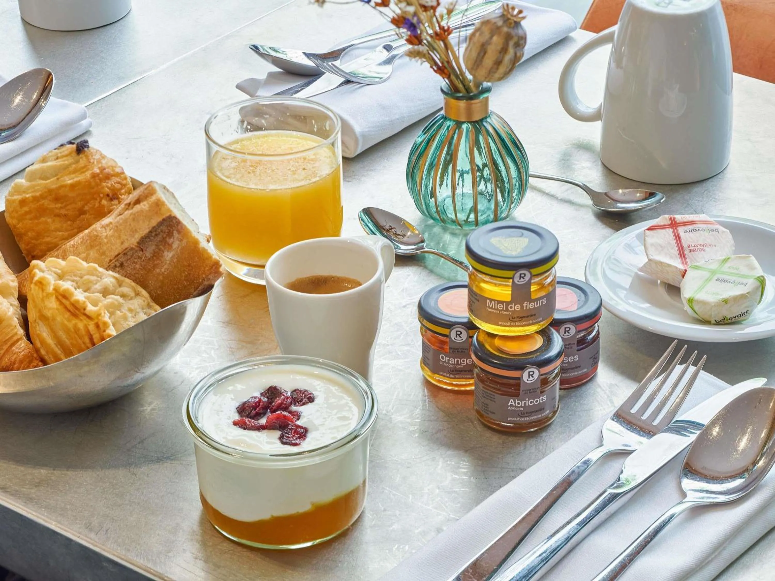 Breakfast in Boutet Bastille Hotel Paris - MGallery Collection