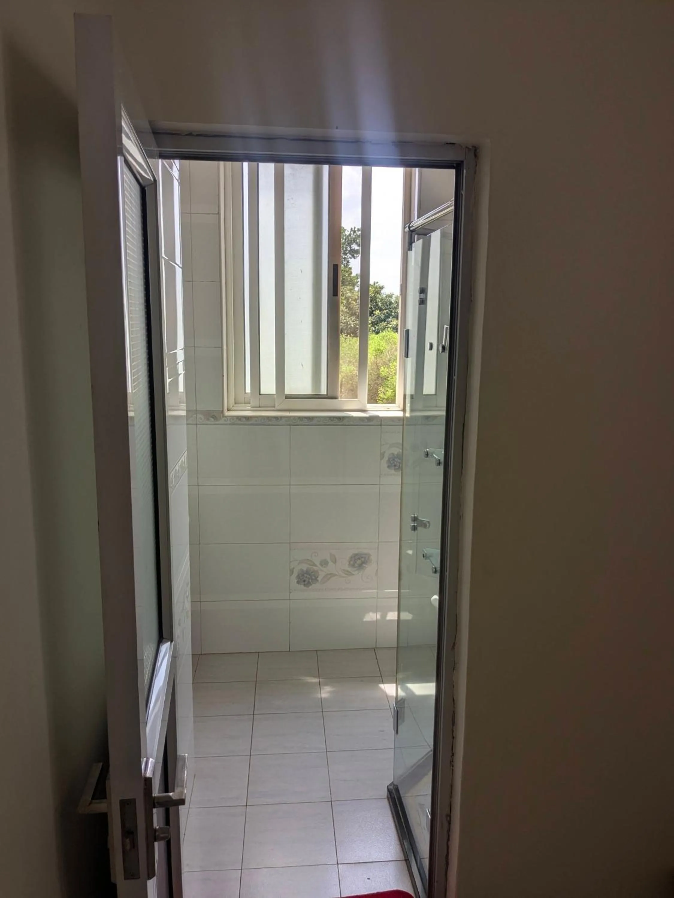 Hotel Royal Nest Entebbe