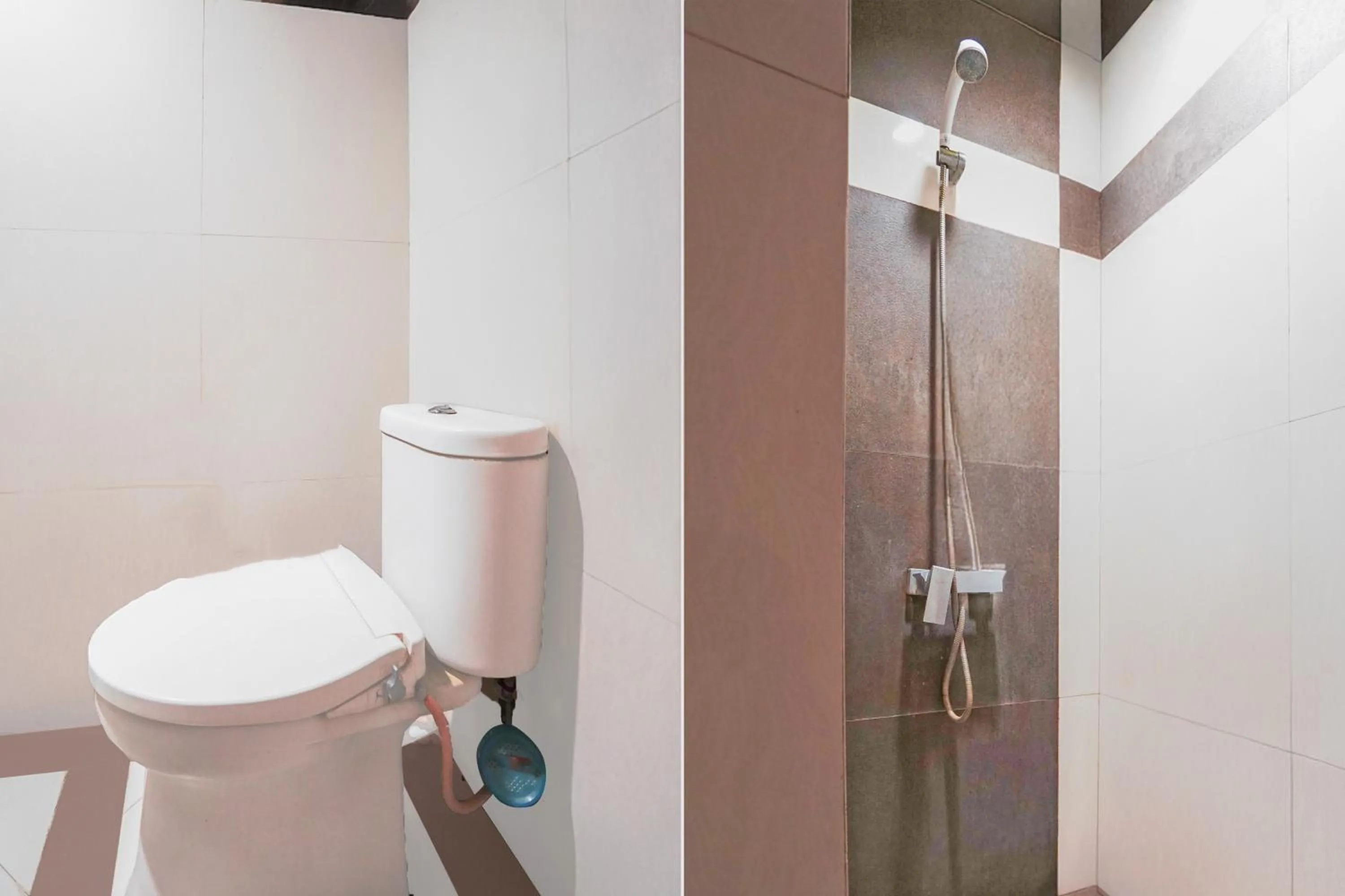 Bathroom in Hotel O Symphony Homestay Tlogomas