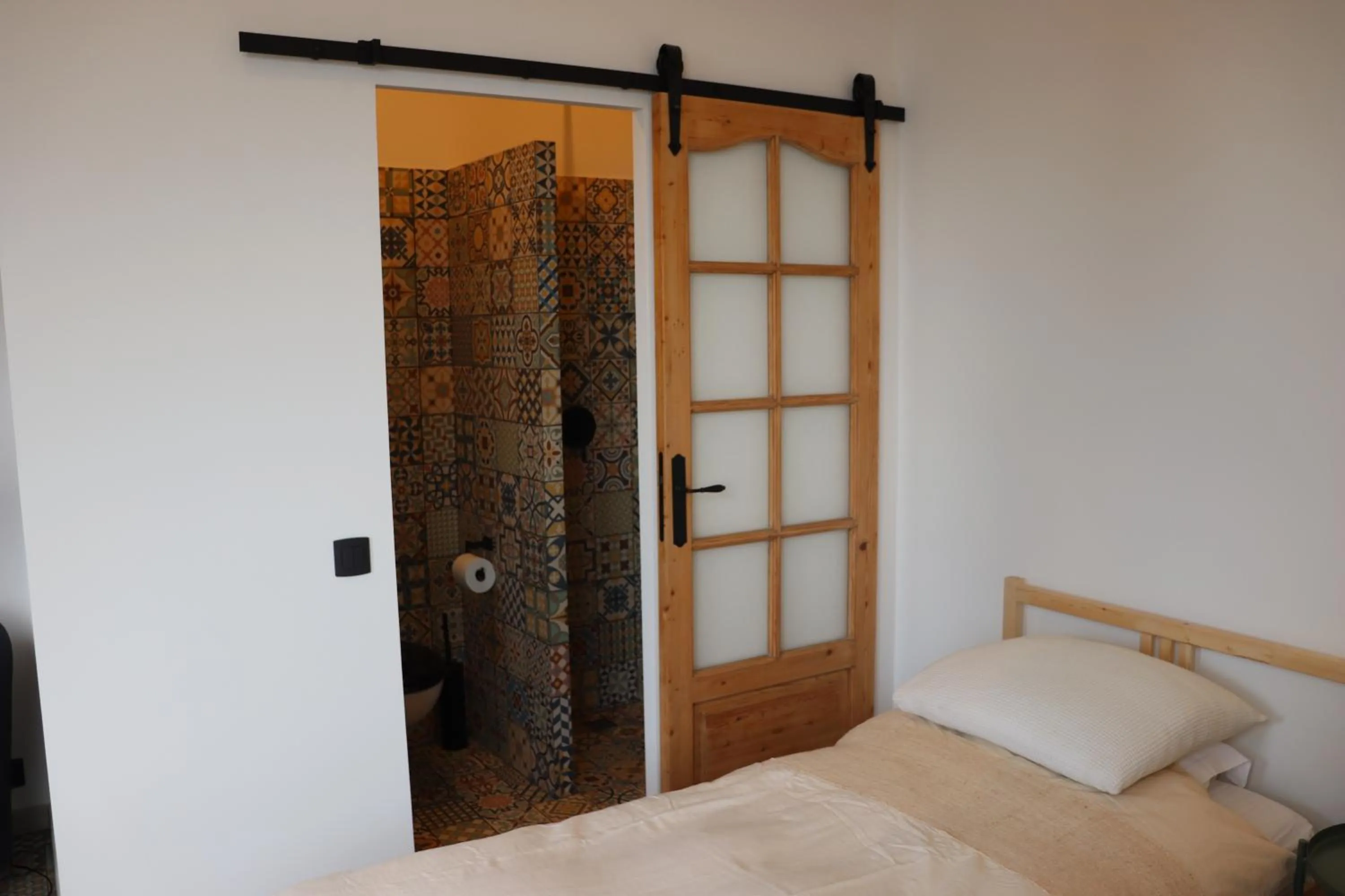 Bathroom, Bed in Skylark Bed & Breakfast