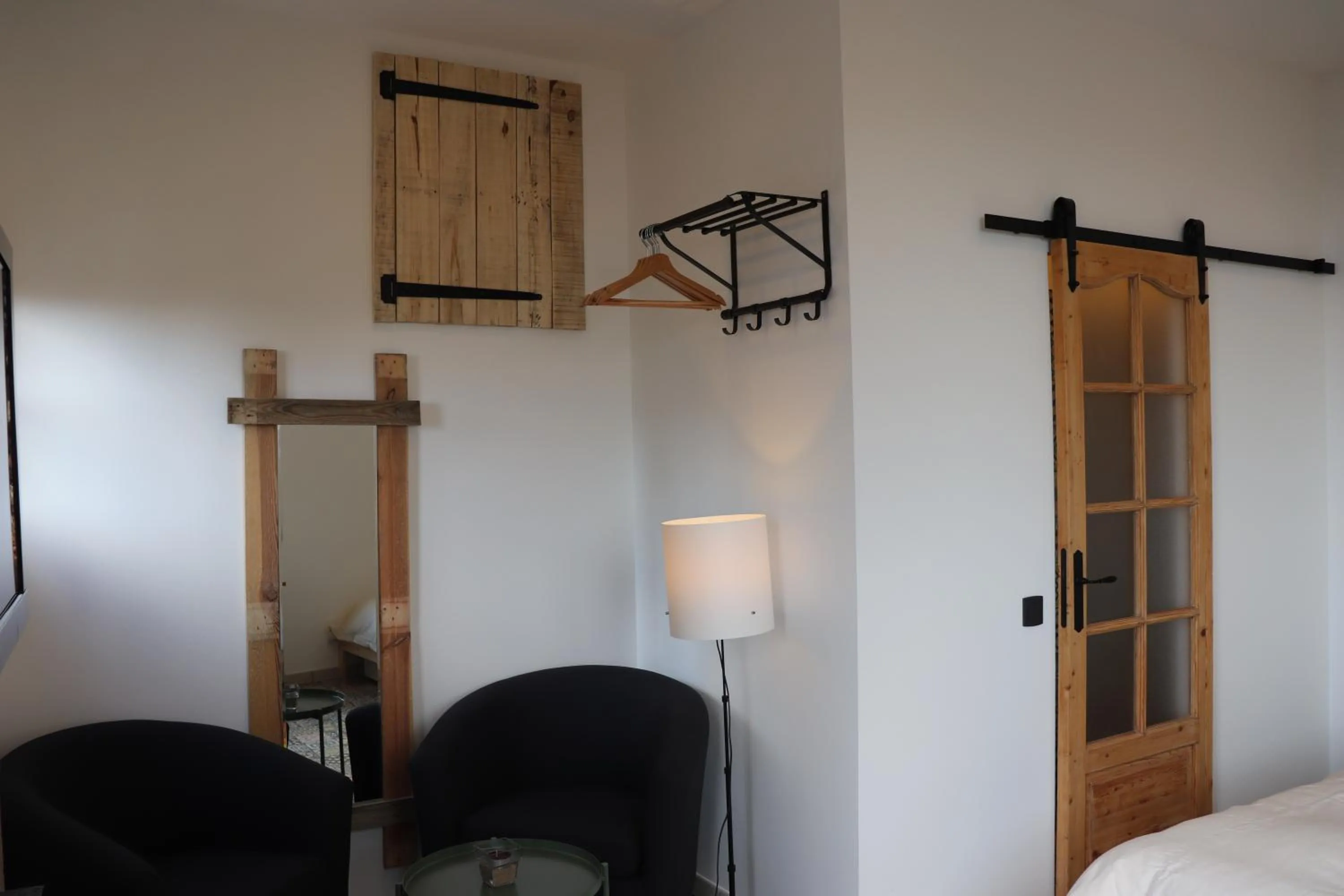 Seating area, Bed in Skylark Bed & Breakfast