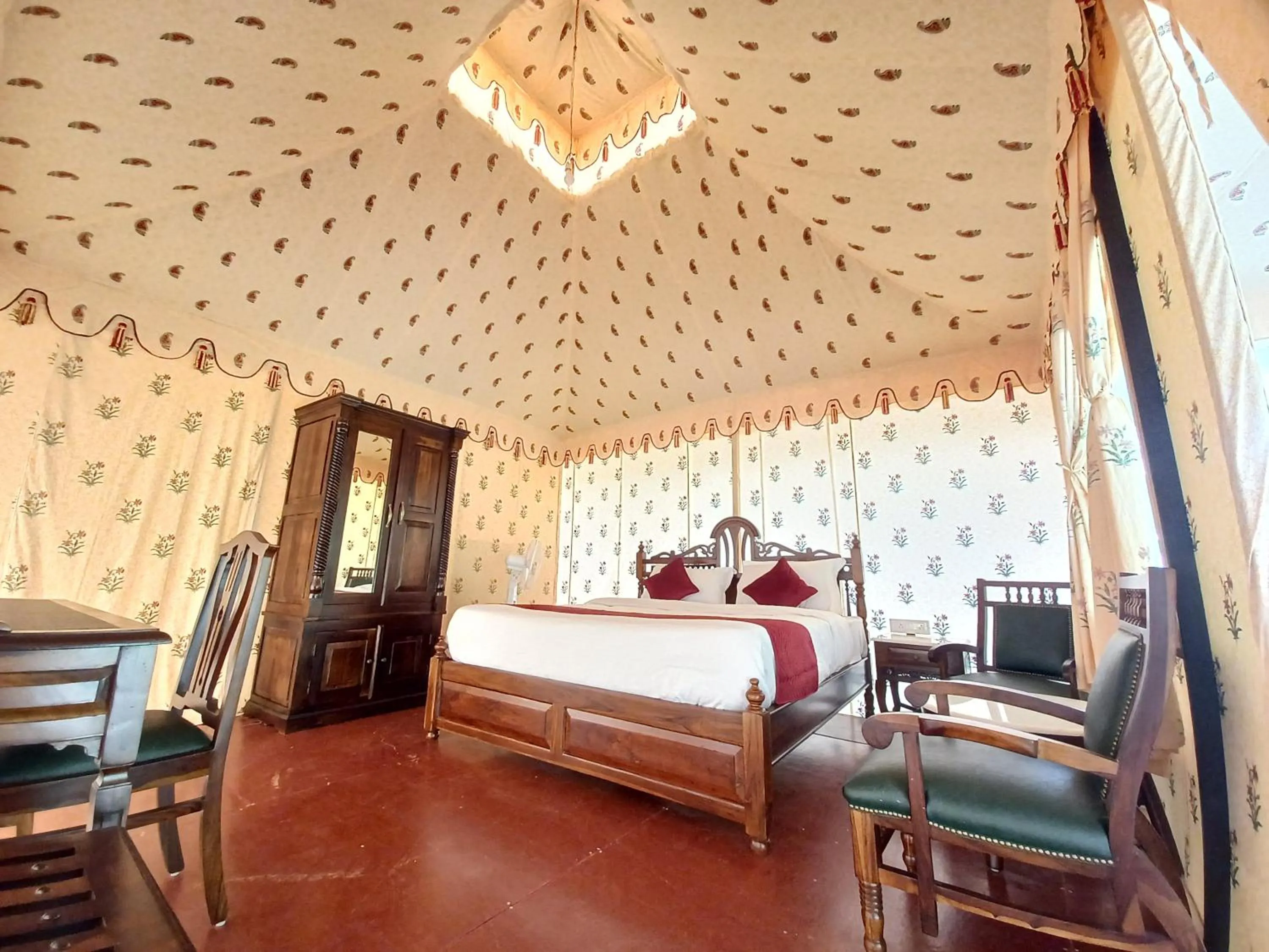 Living room, Bed in Hotel Green Haveli - A Heritage and Hill View Hotel , Pushkar