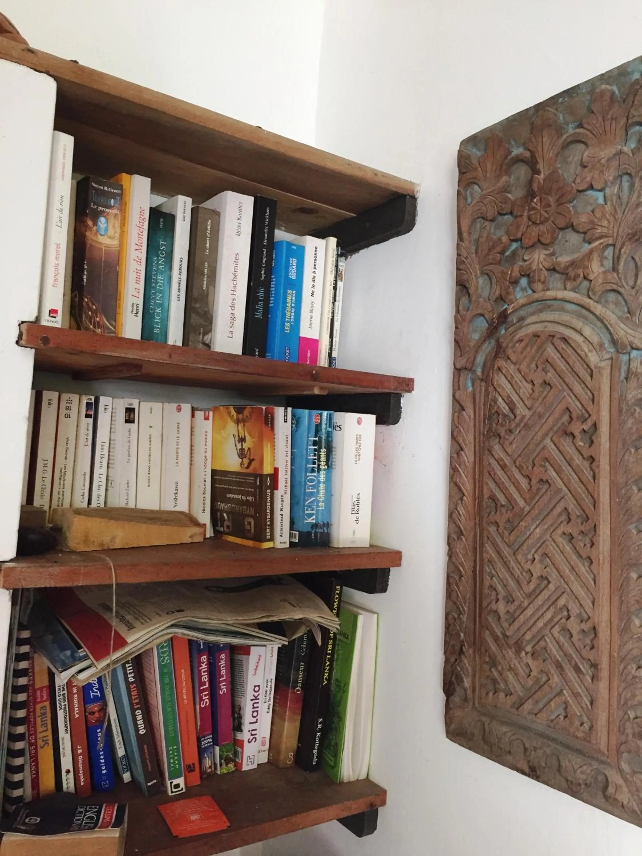 Library in Shehani Beach Bungalow