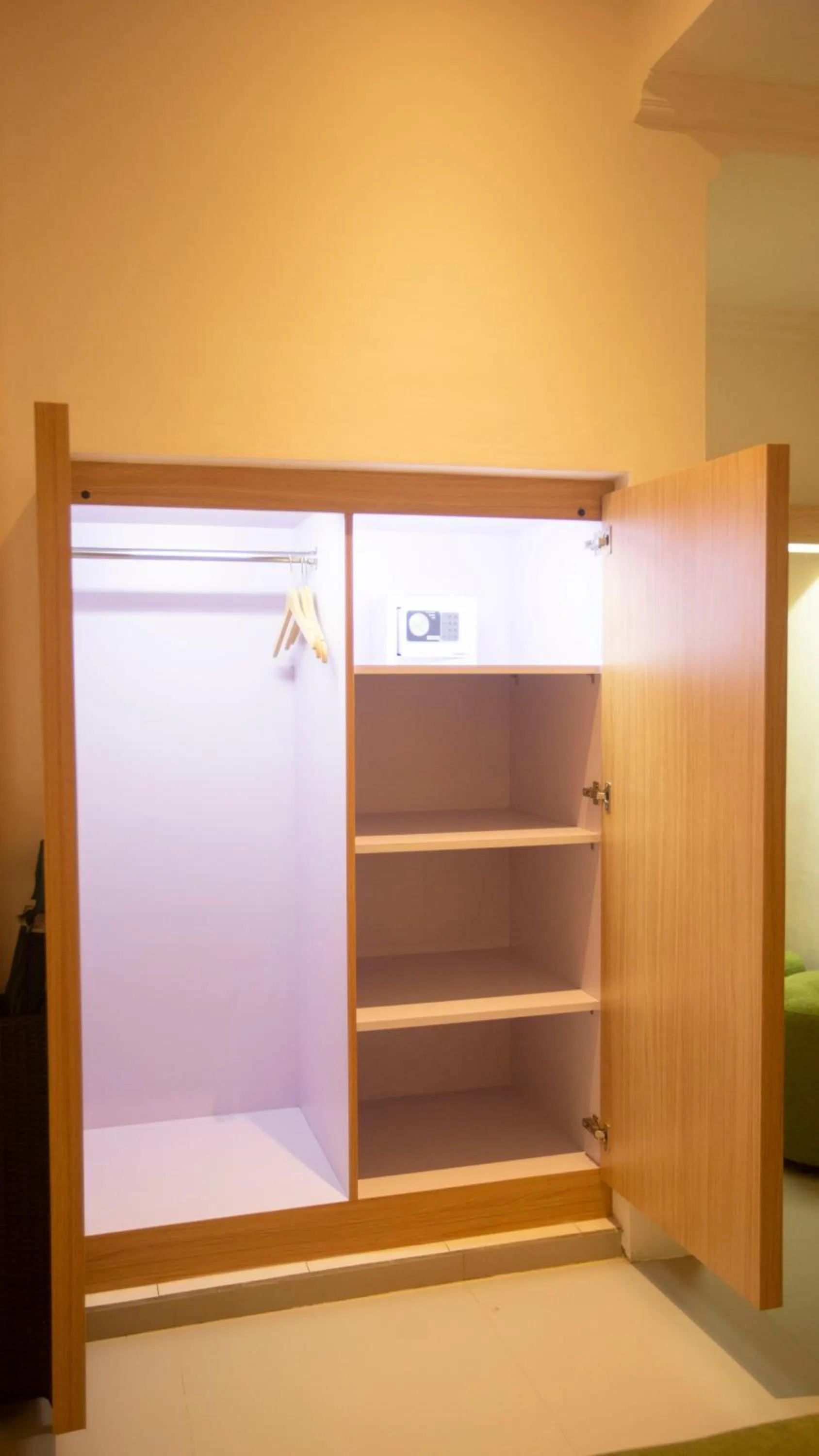 wardrobe in Bali Wirasana Inn