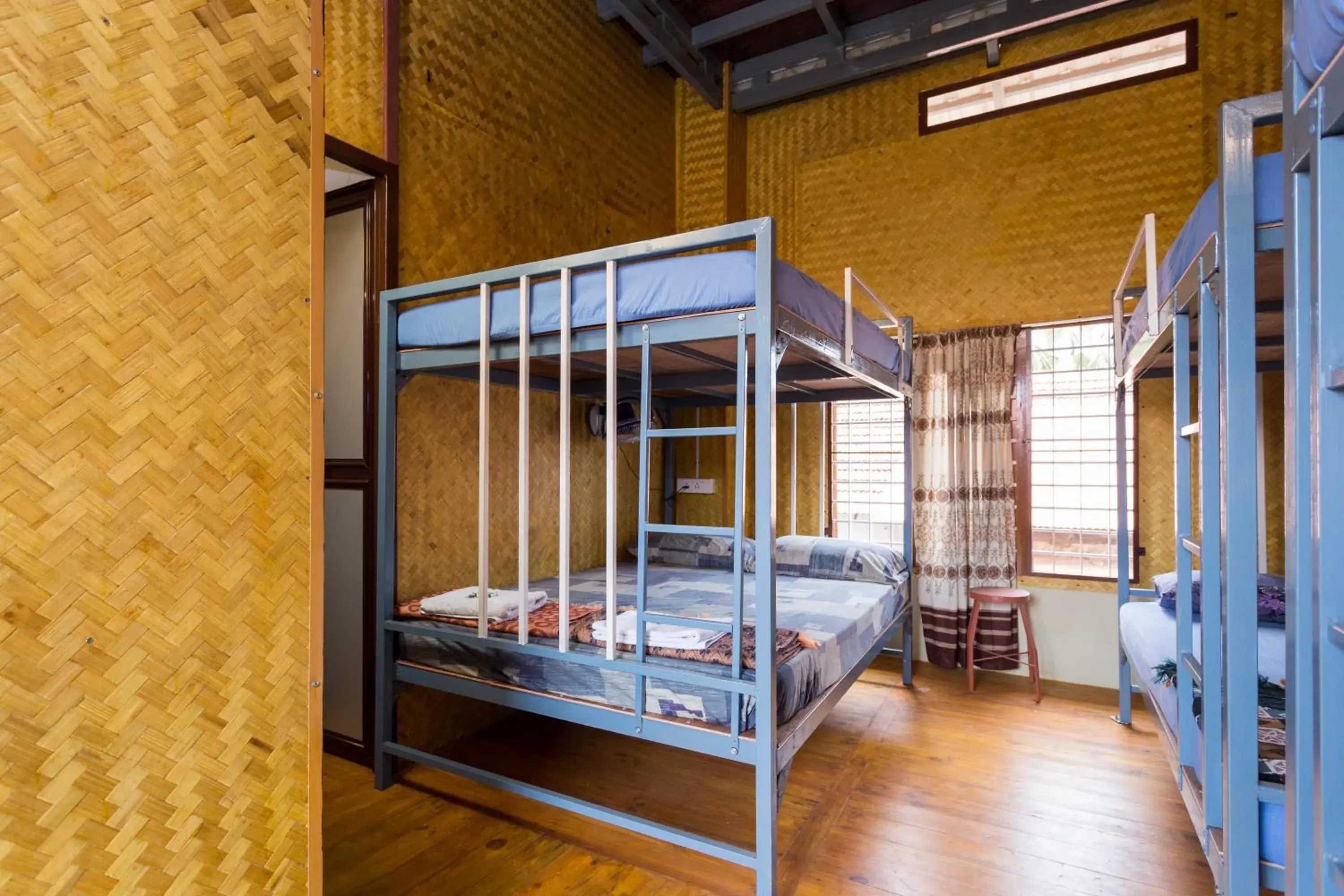 One Double Bed in 6-Bed Mixed Dormitory Room in Thoms Beach Homestay One Double Bed in 6-Bed Mixed Dormitory Room in Thoms Beach Homestay