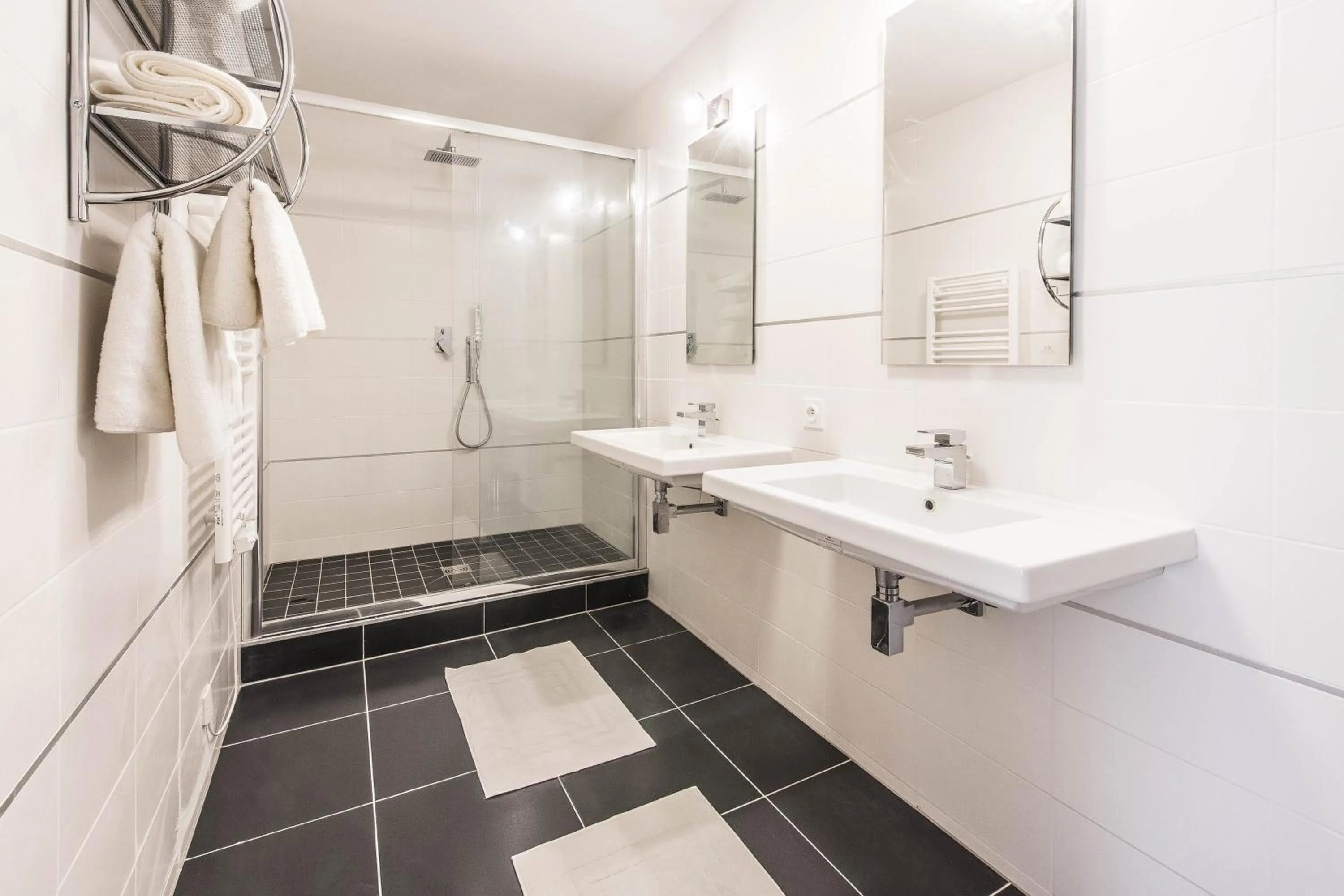 Bathroom in Les Appartements Paris Clichy