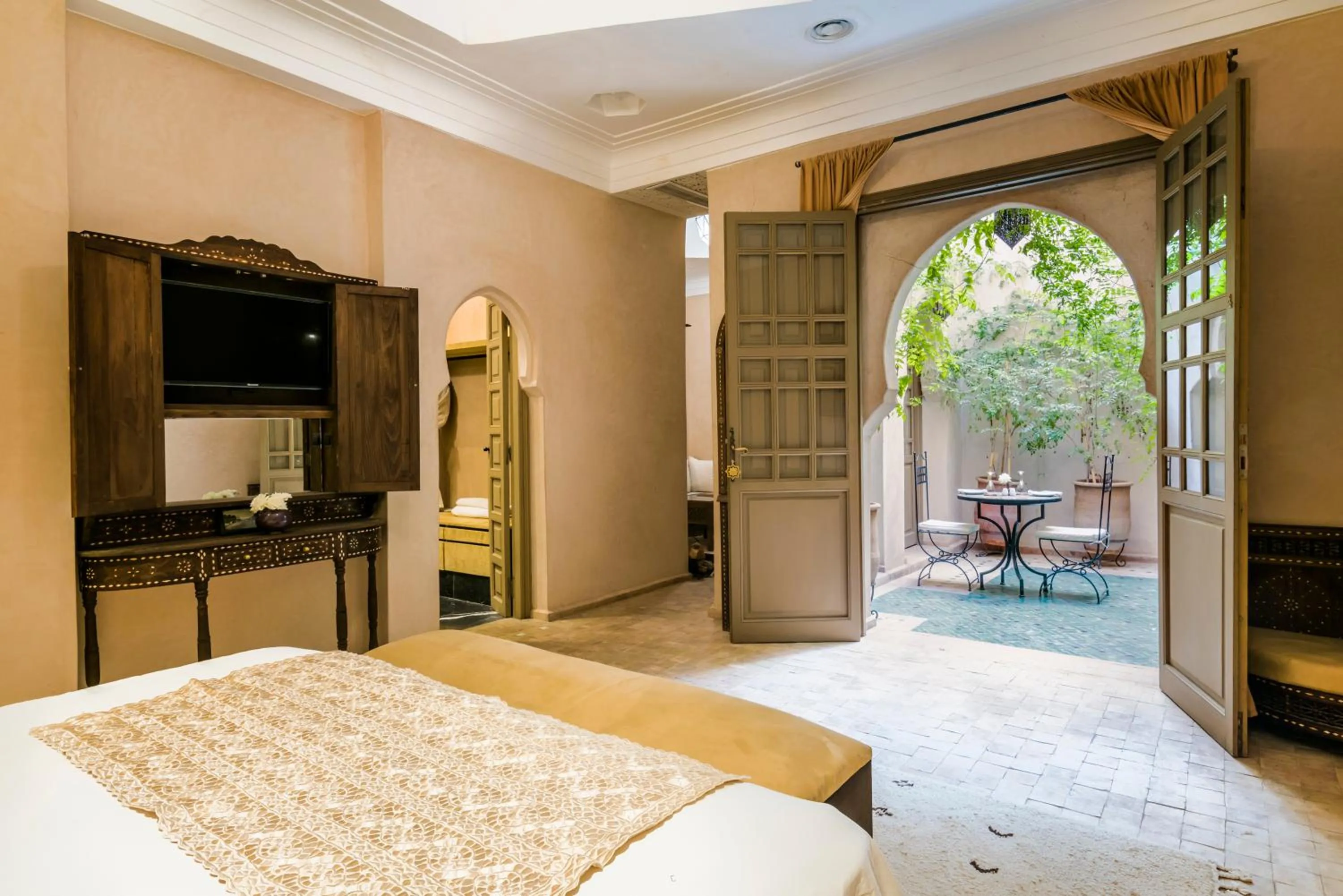 TV and multimedia, Bed in Almaha Marrakech Restaurant & SPA