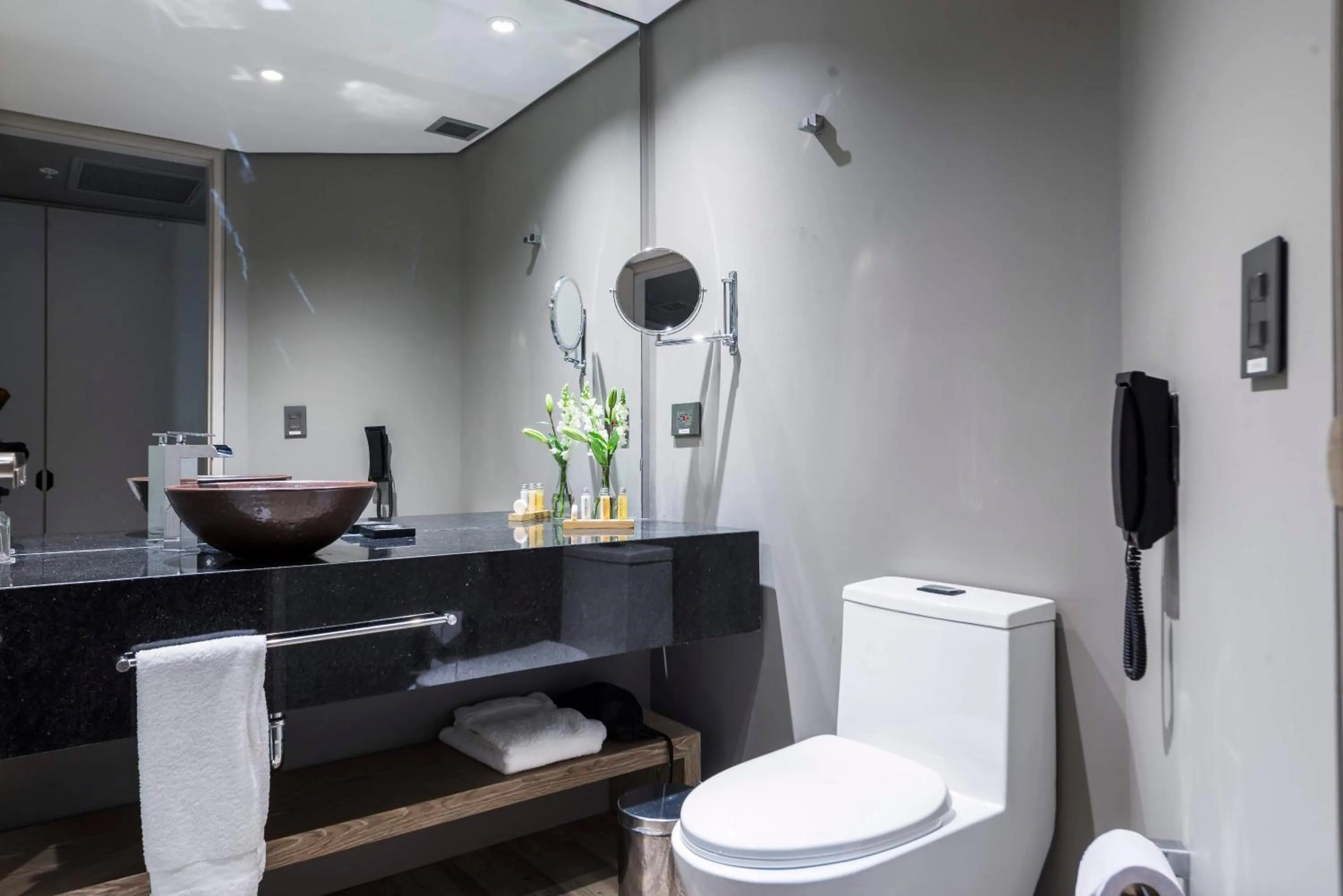 Bathroom in Movich Buró 51