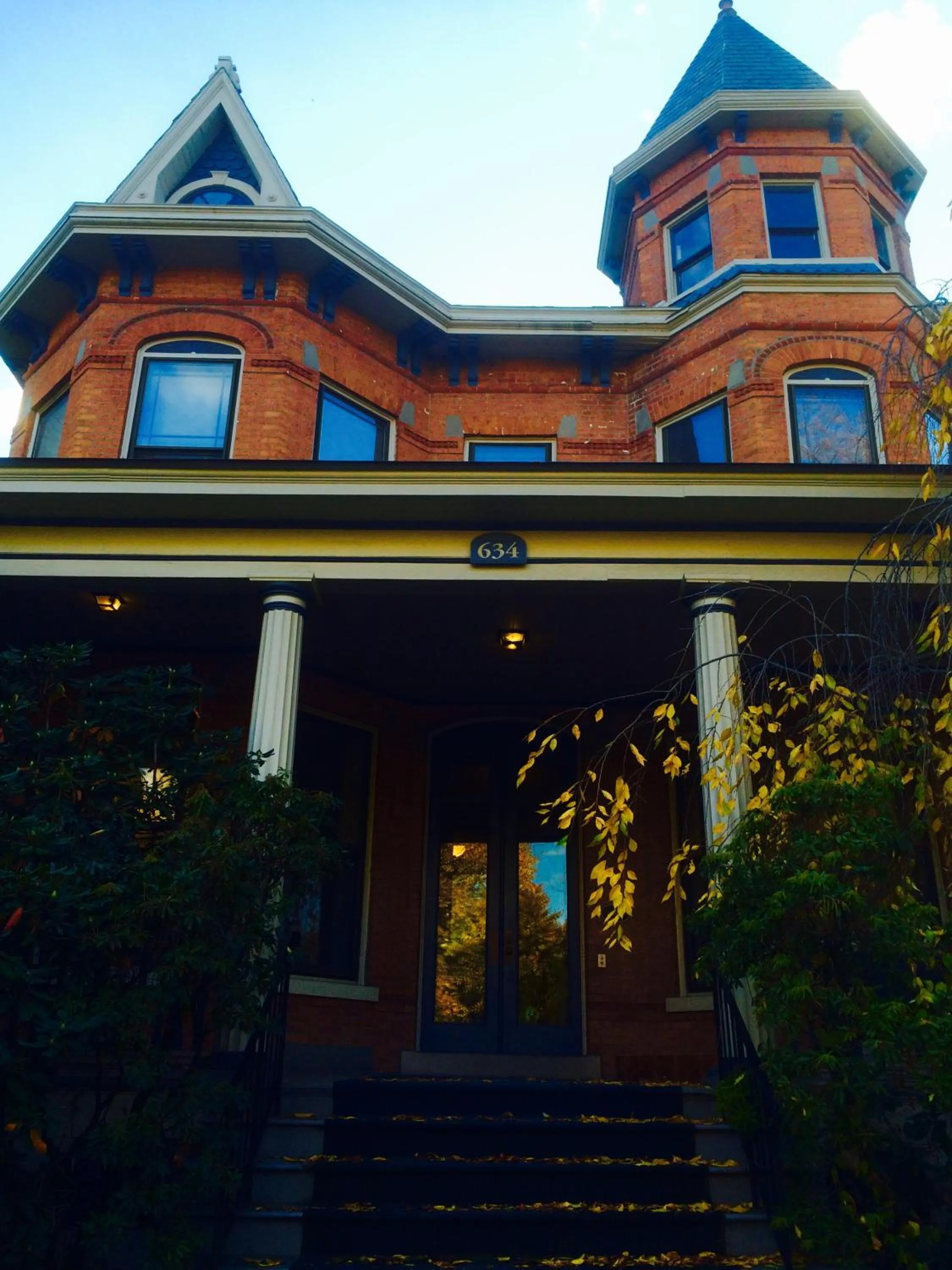 Facade/entrance in Washington Park Inn