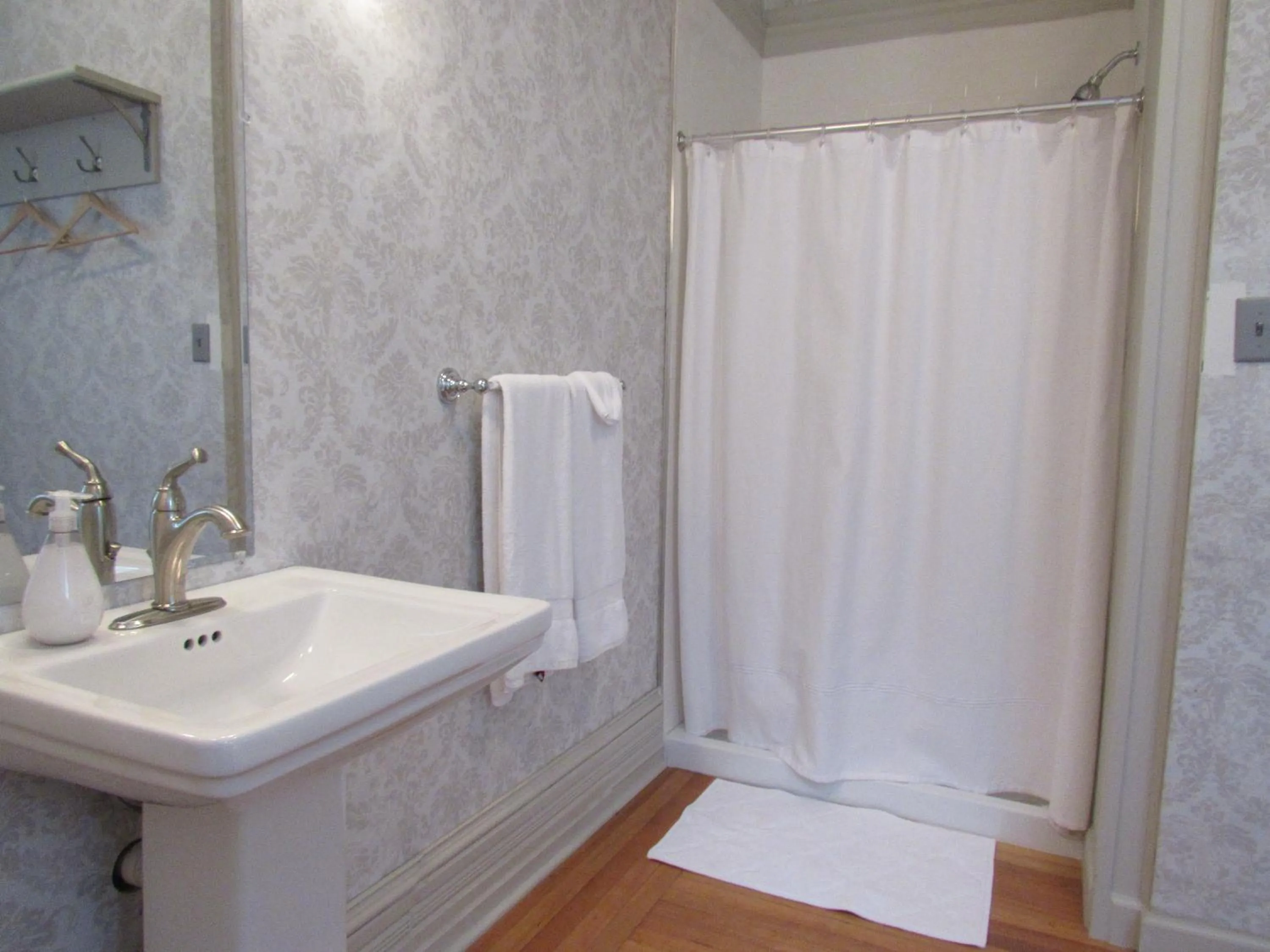 Shower in Washington Park Inn