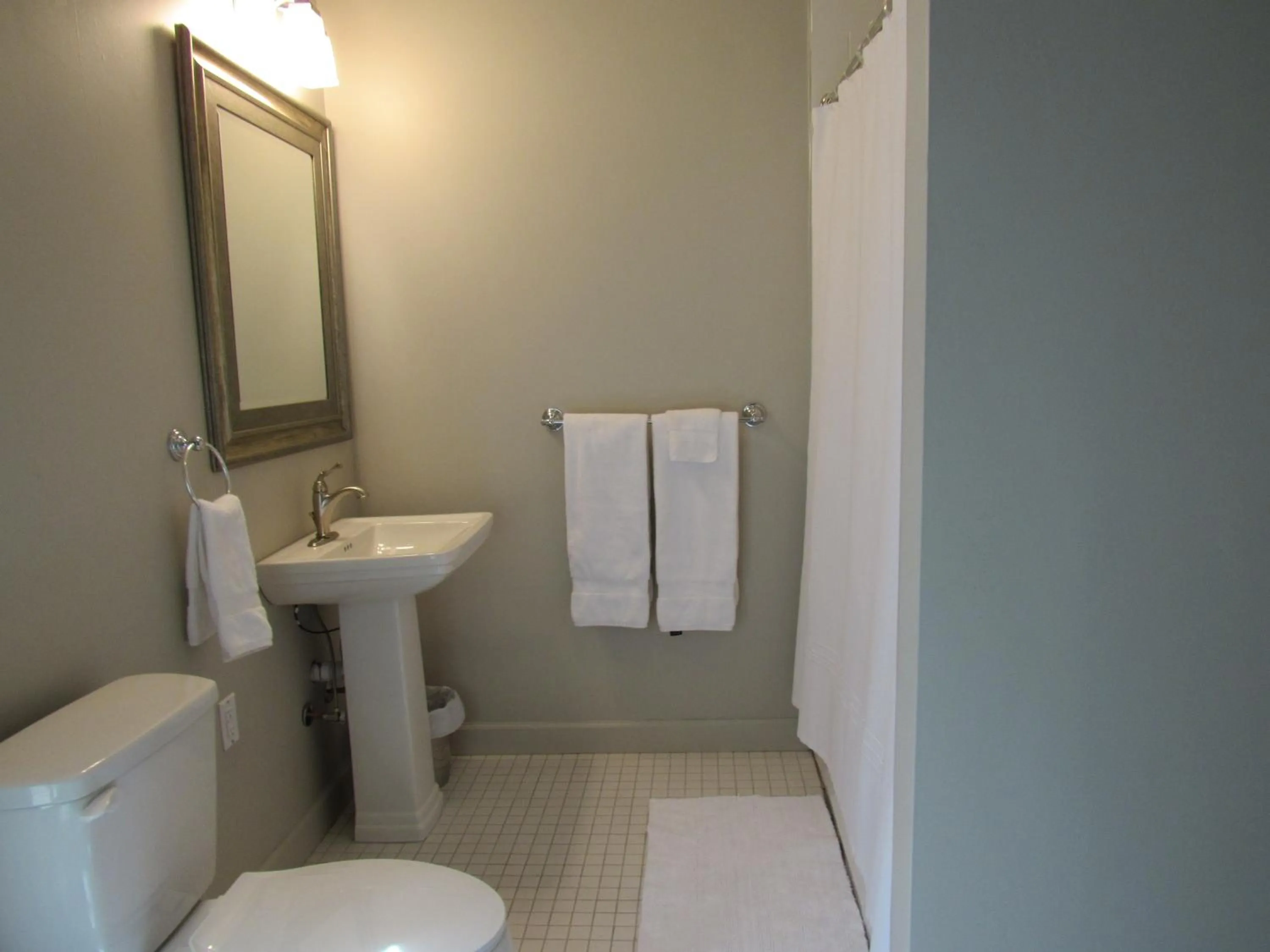 Bathroom in Washington Park Inn