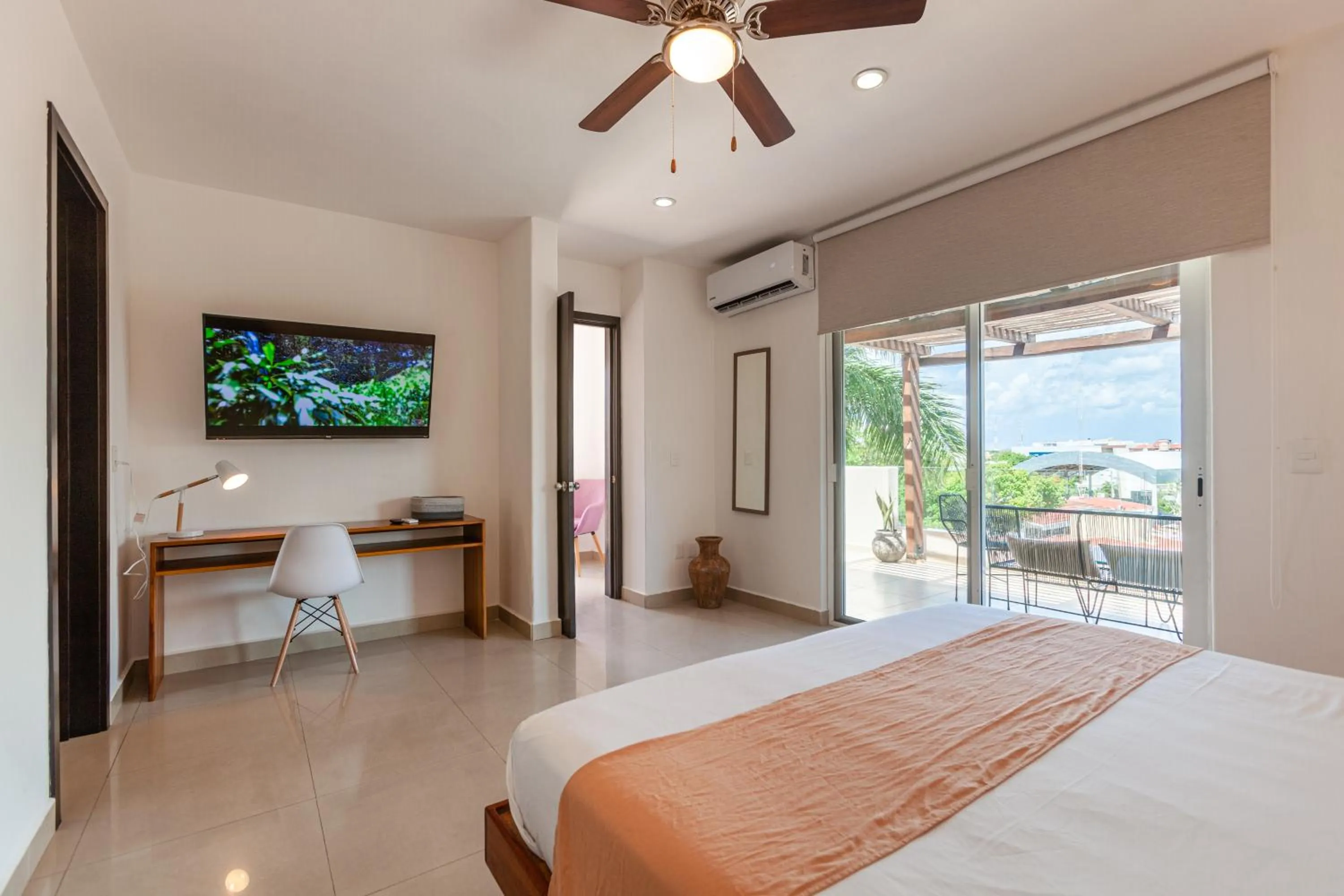 Bed in Via Tendenza Condos