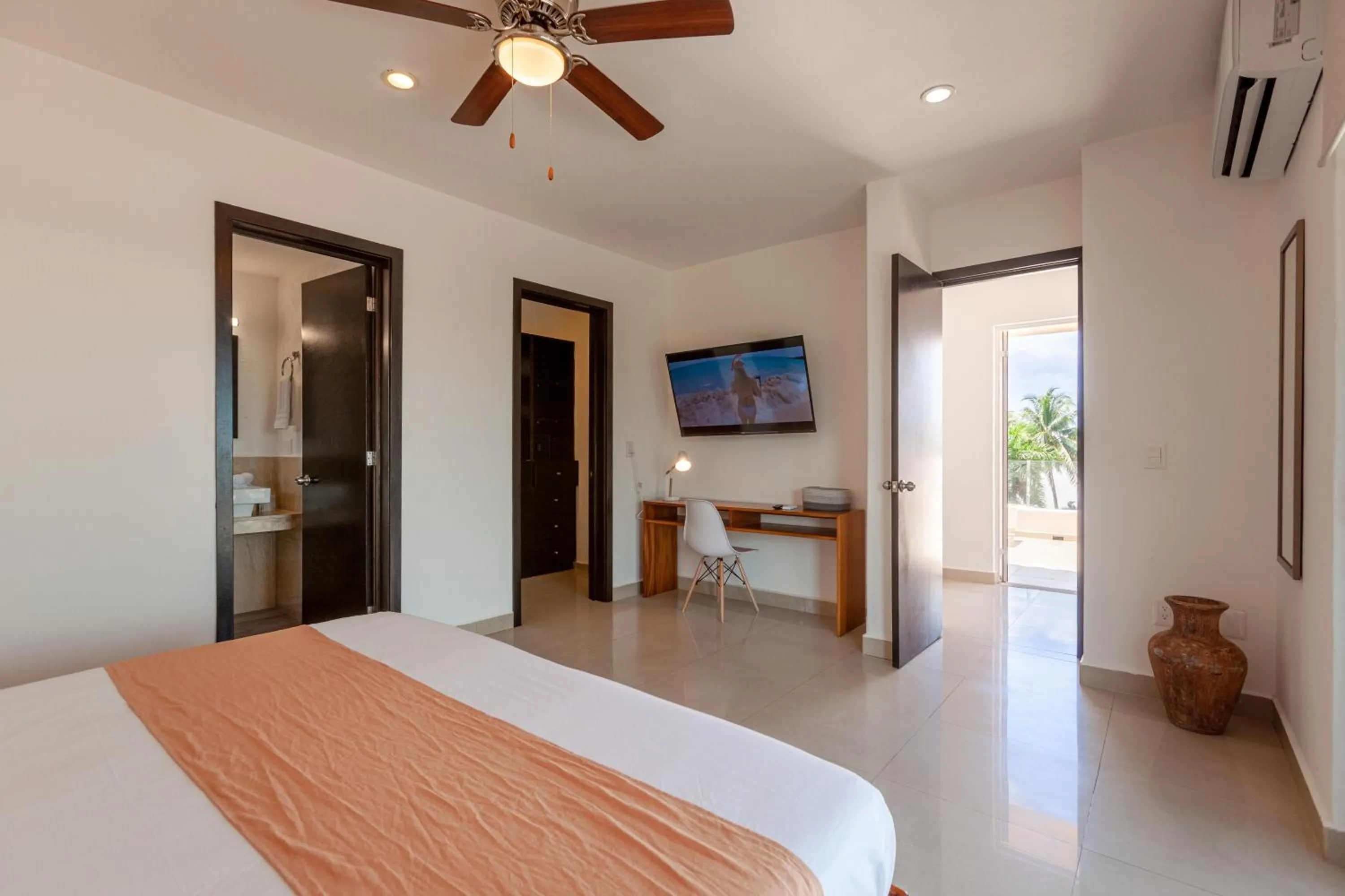 Bed in Via Tendenza Condos