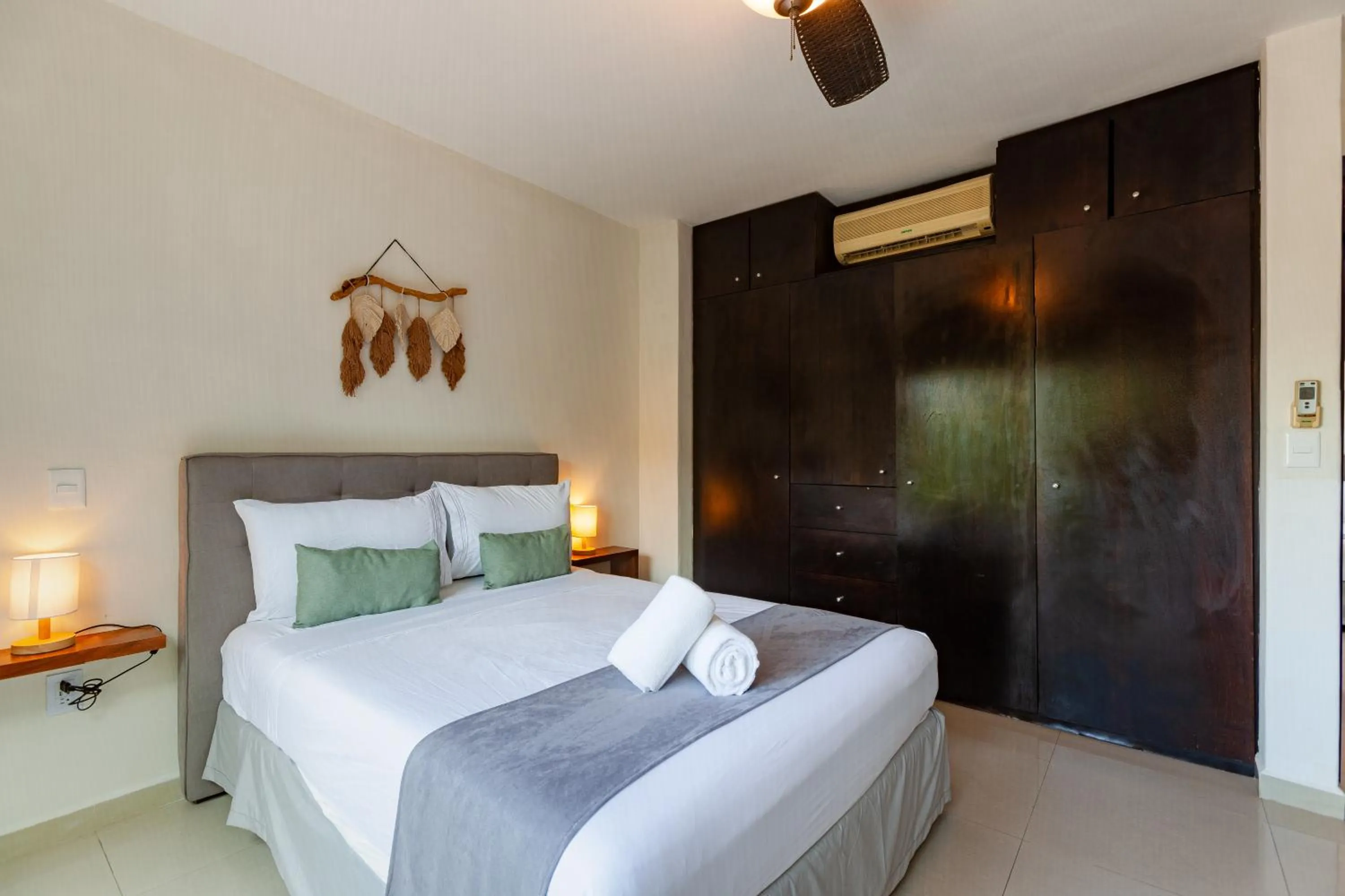 Bedroom, Bed in Via Tendenza Condos