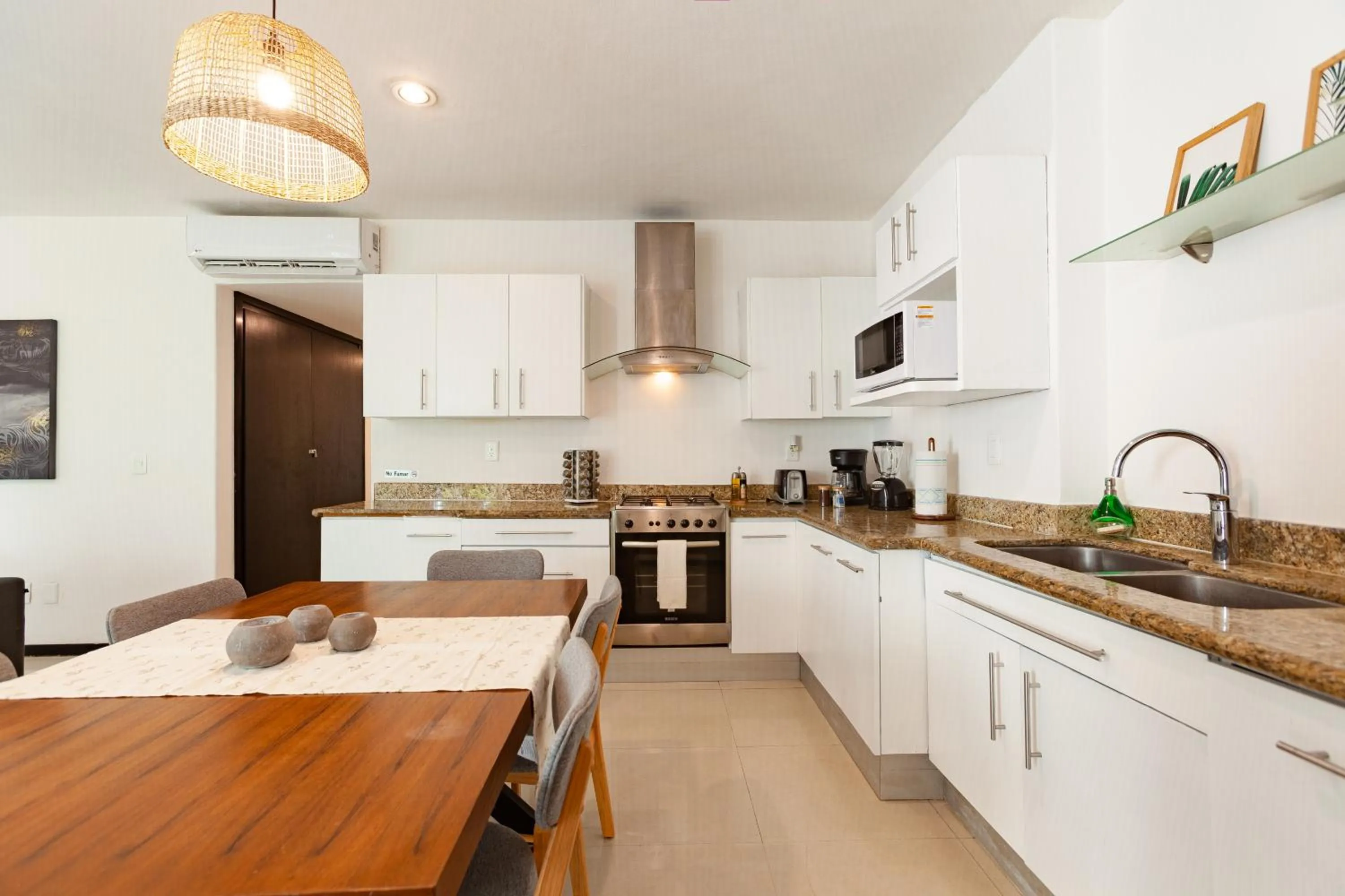 Kitchen or kitchenette in Via Tendenza Condos