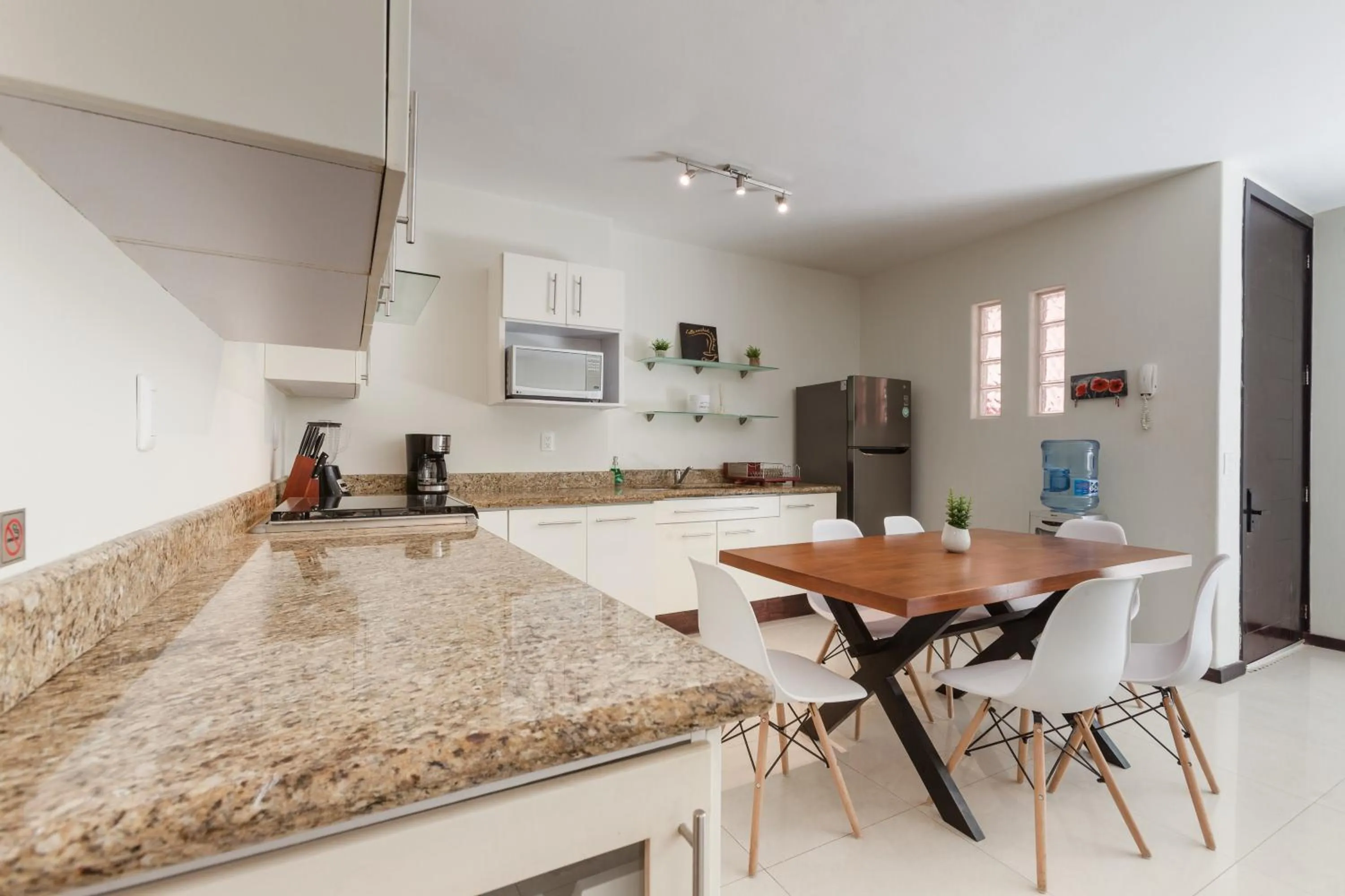 Kitchen or kitchenette in Via Tendenza Condos