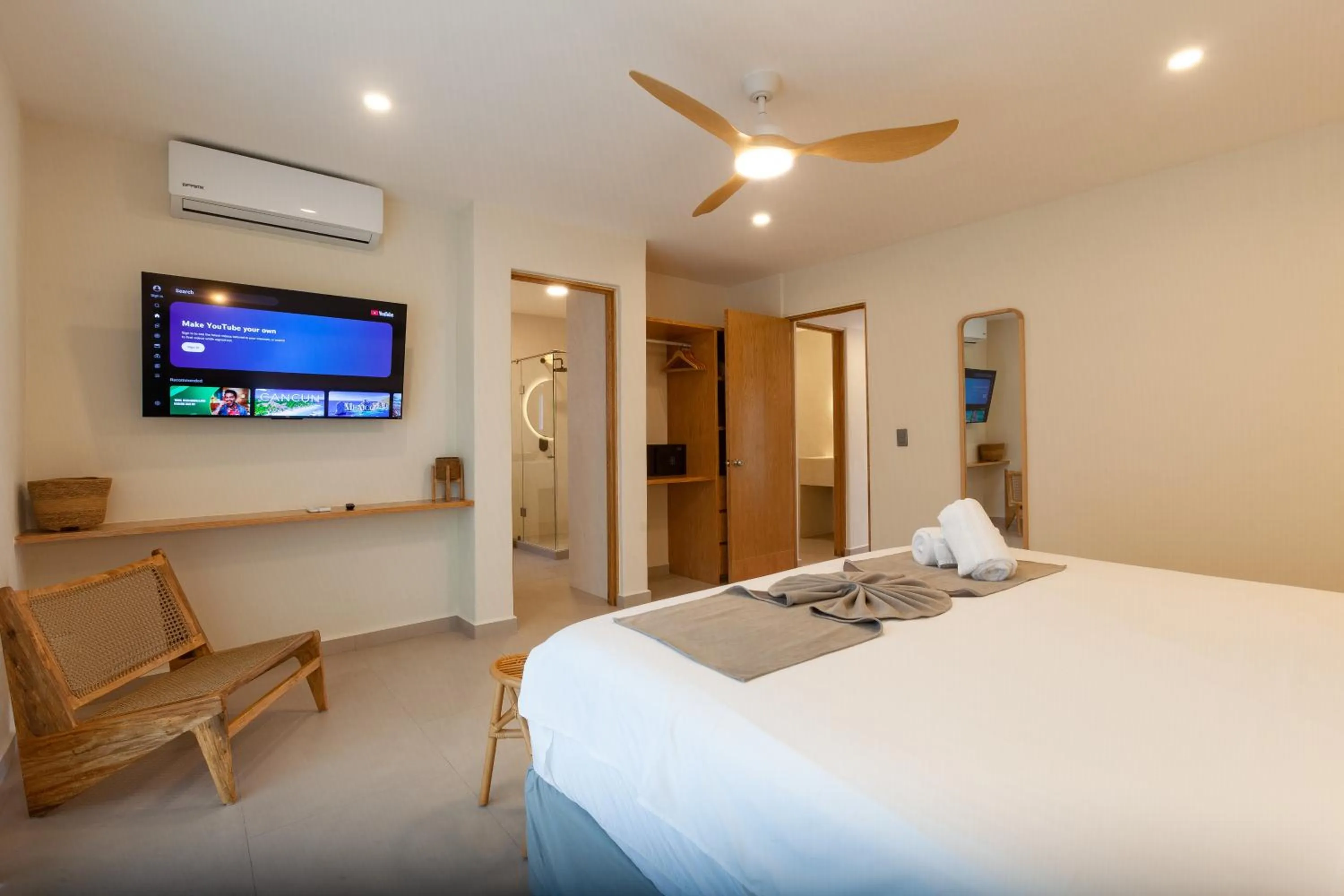 Bed in Via Tendenza Condos