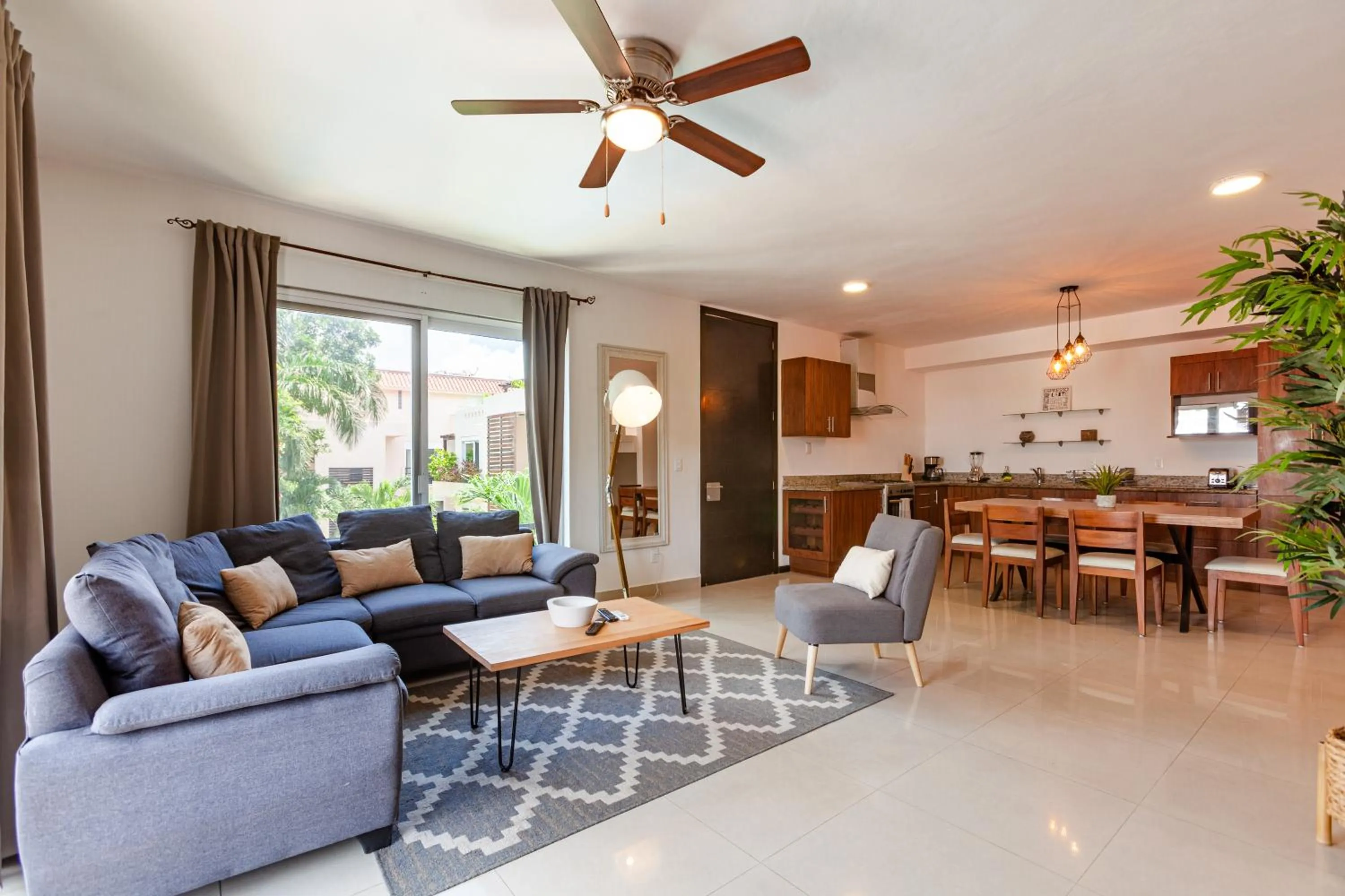 Kitchen or kitchenette in Via Tendenza Condos