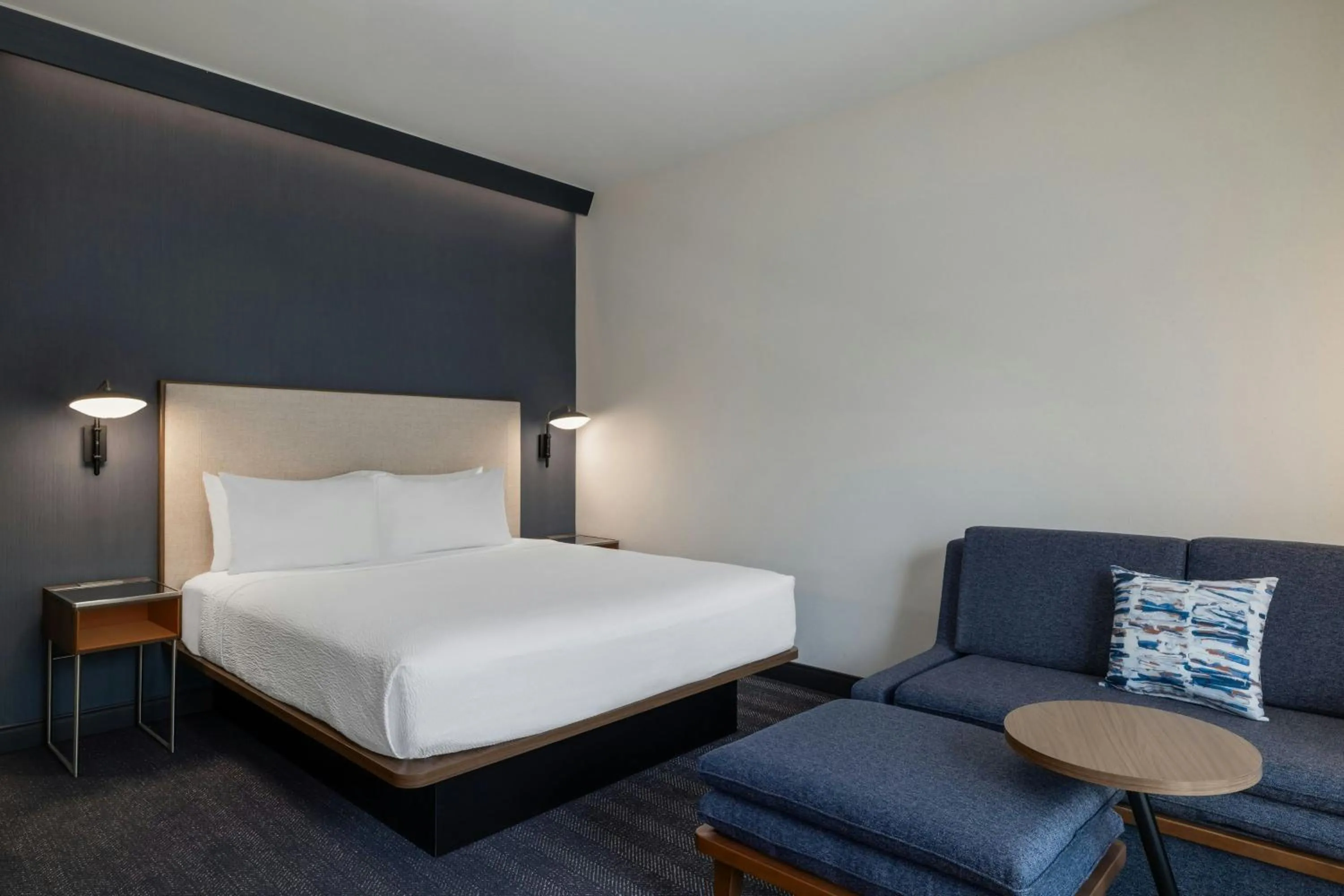 King Room in Courtyard by Marriott Southern Pines Aberdeen