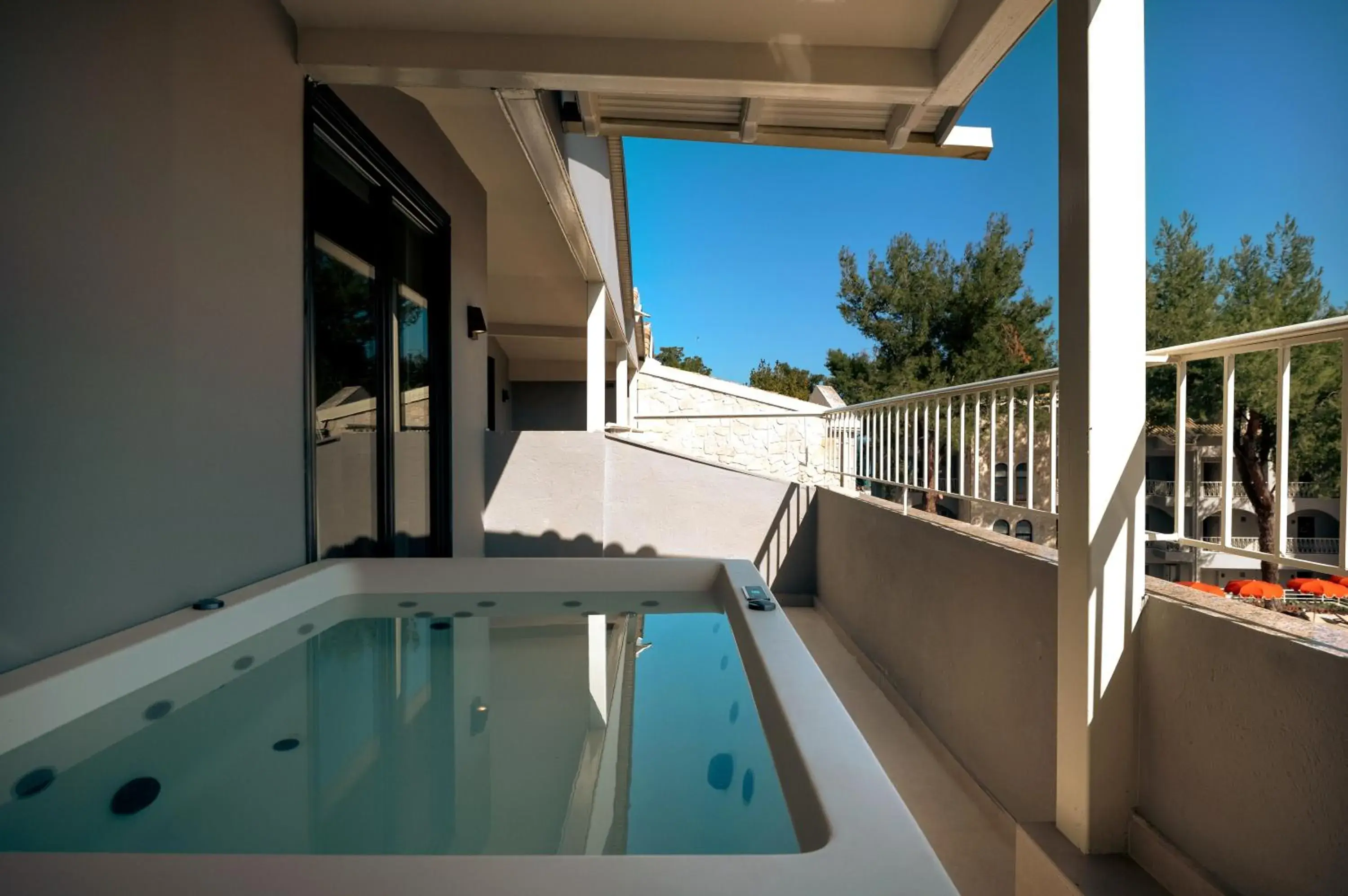 Horizon Eclipse Jetted Loft Suite in Zeus Eleva Kassandra Lagoon Horizon Eclipse Jetted Loft Suite in Zeus Eleva Kassandra Lagoon