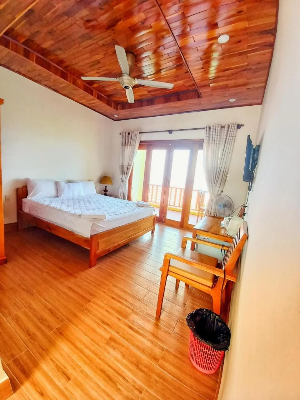 Property building, Bed in Free Beach Resort