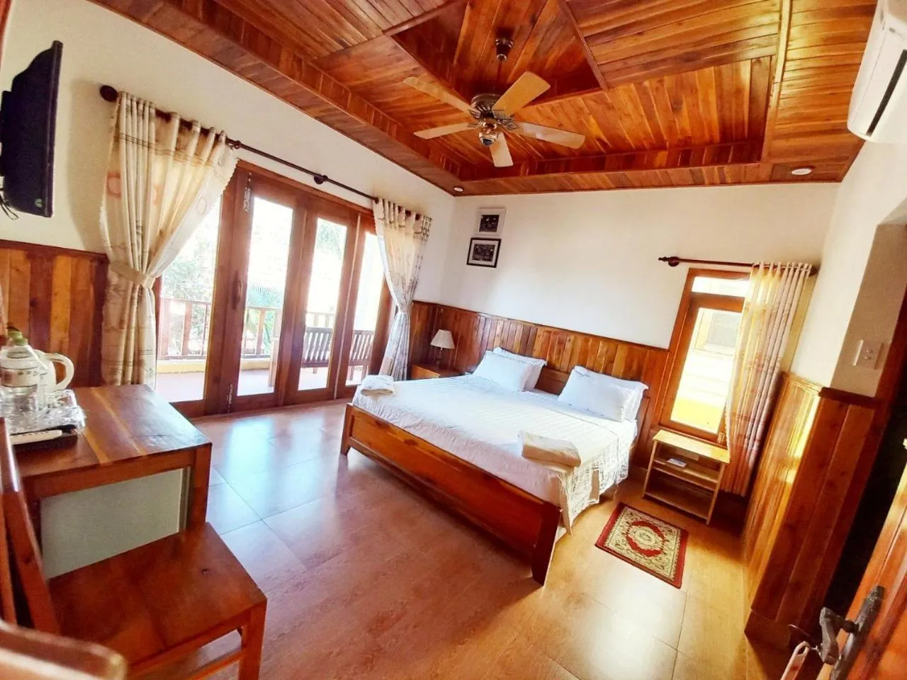 Photo of the whole room, Bed in Free Beach Resort