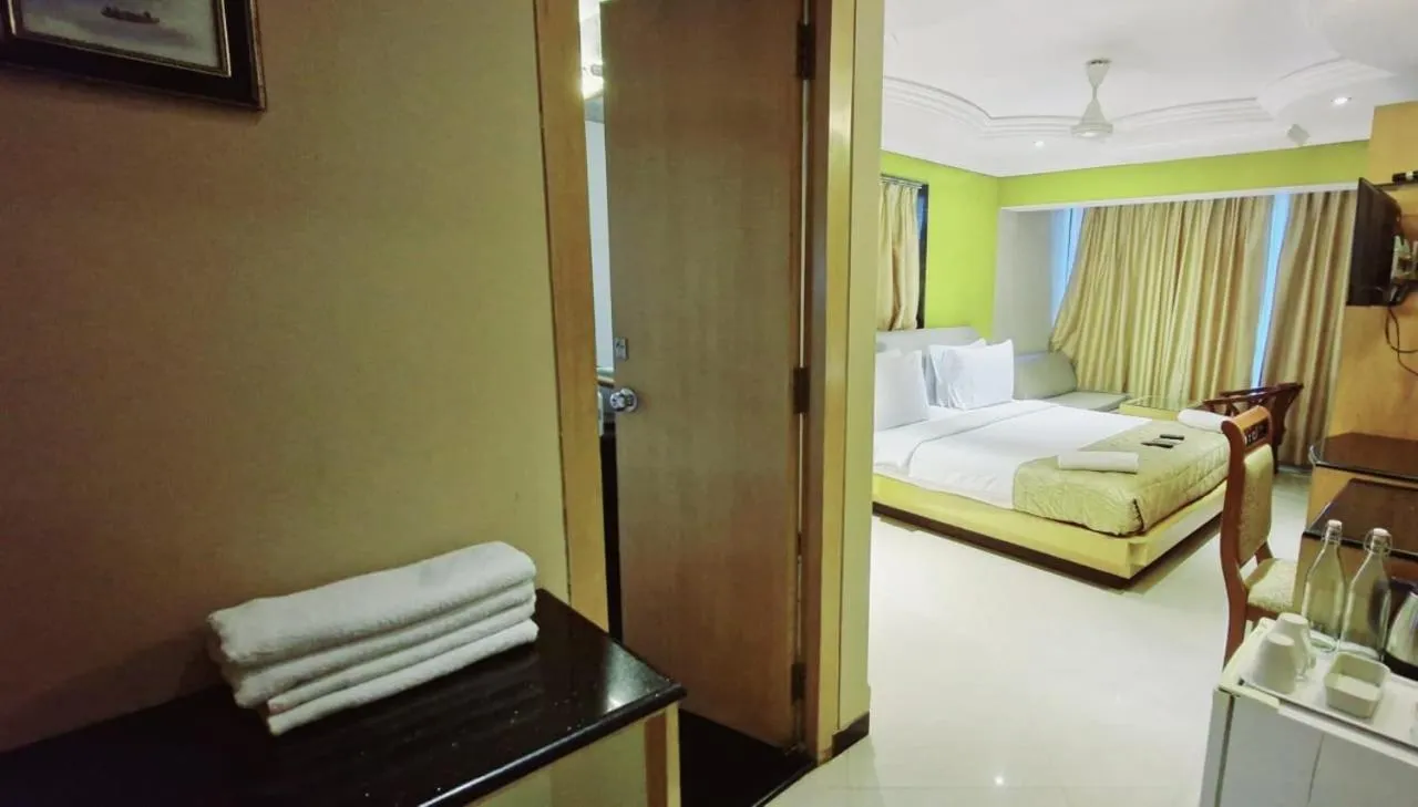 Bed in Summer Plaza Resort Mahabaleshwar