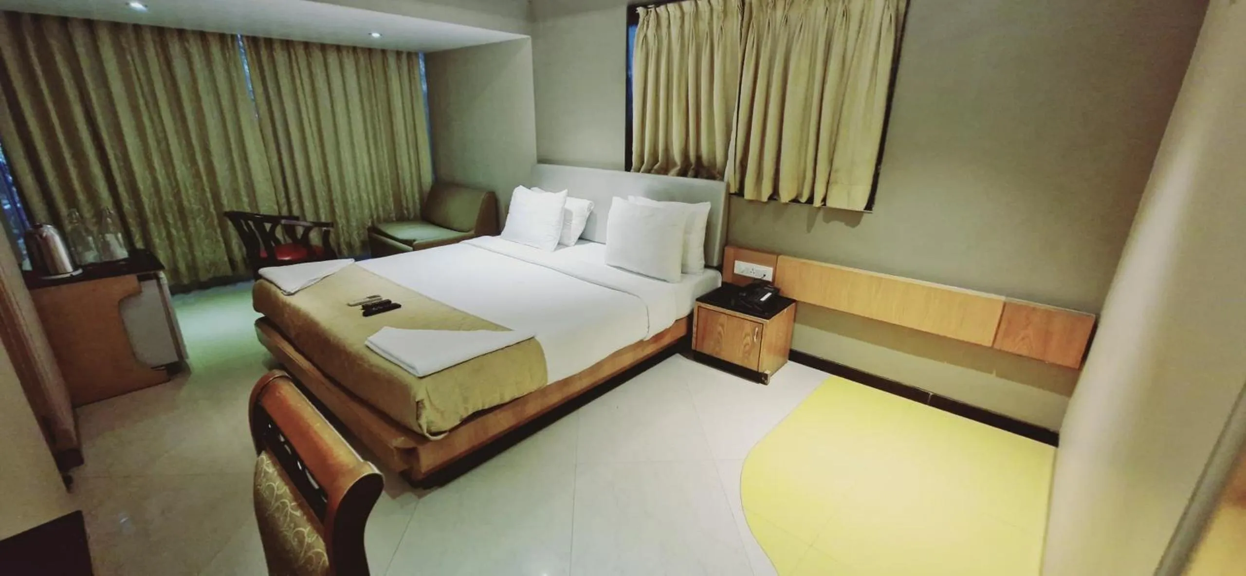 Bed in Summer Plaza Resort Mahabaleshwar