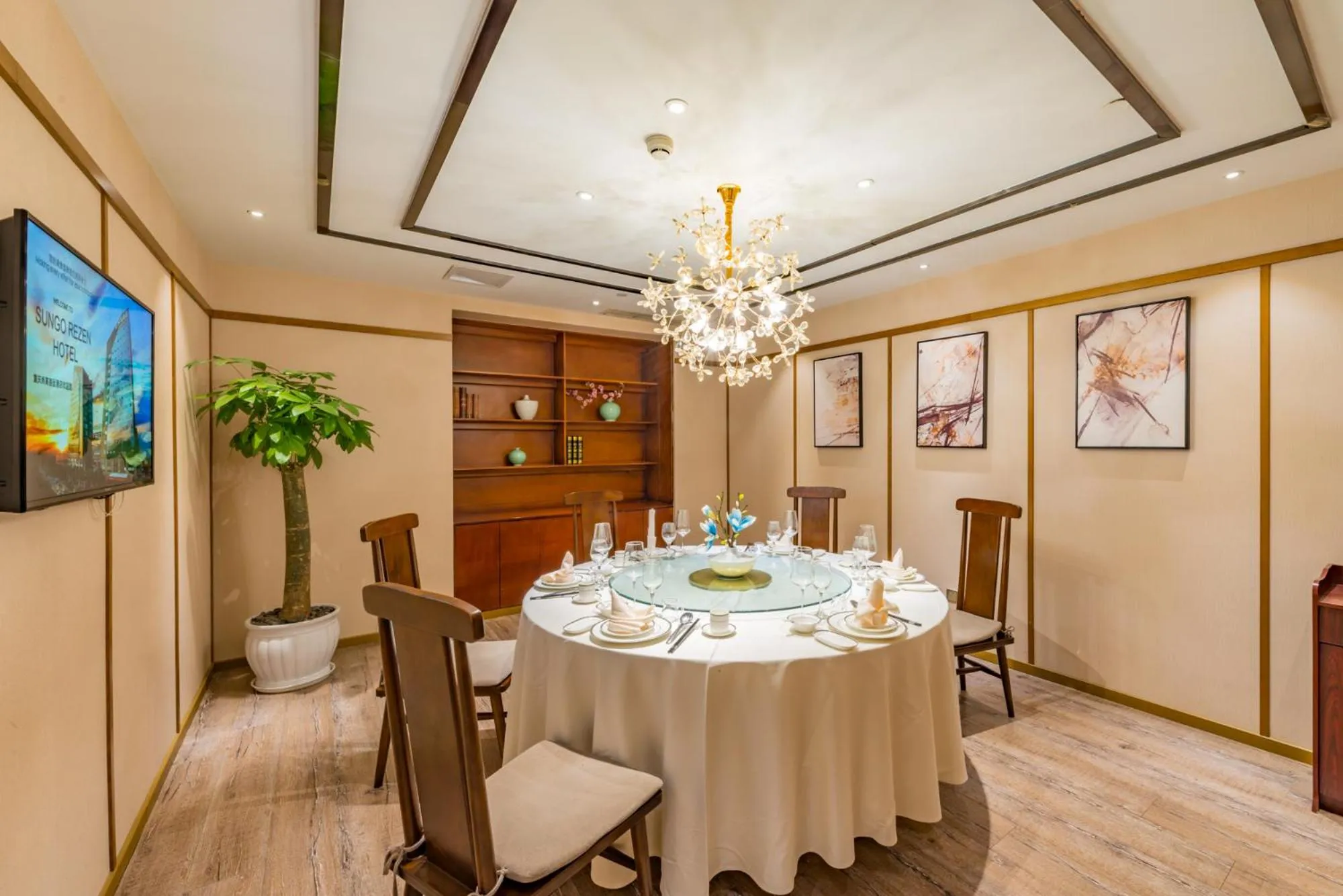 Restaurant/places to eat in 重庆尚高丽呈酒店