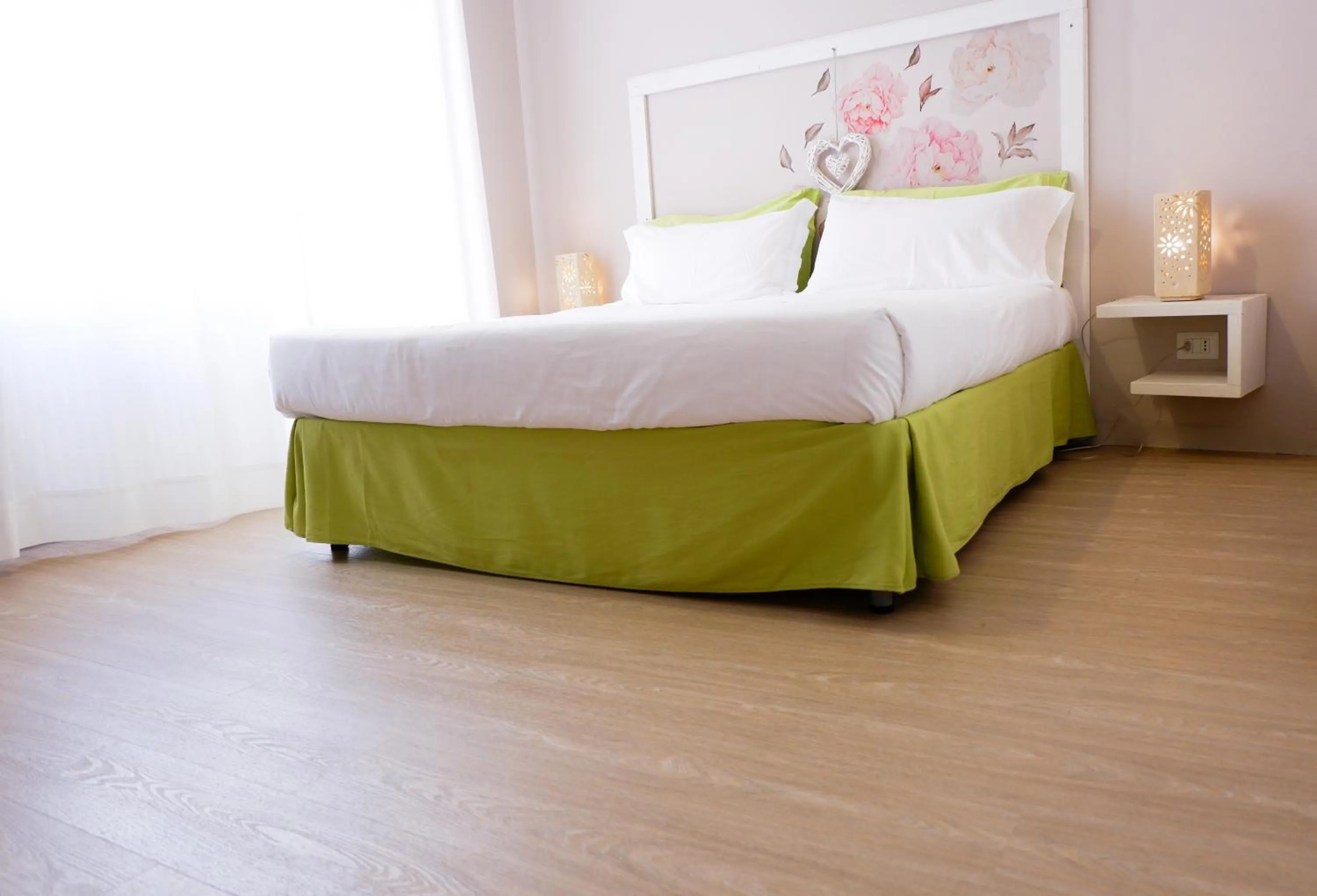 Bedroom, Bed in Myricae