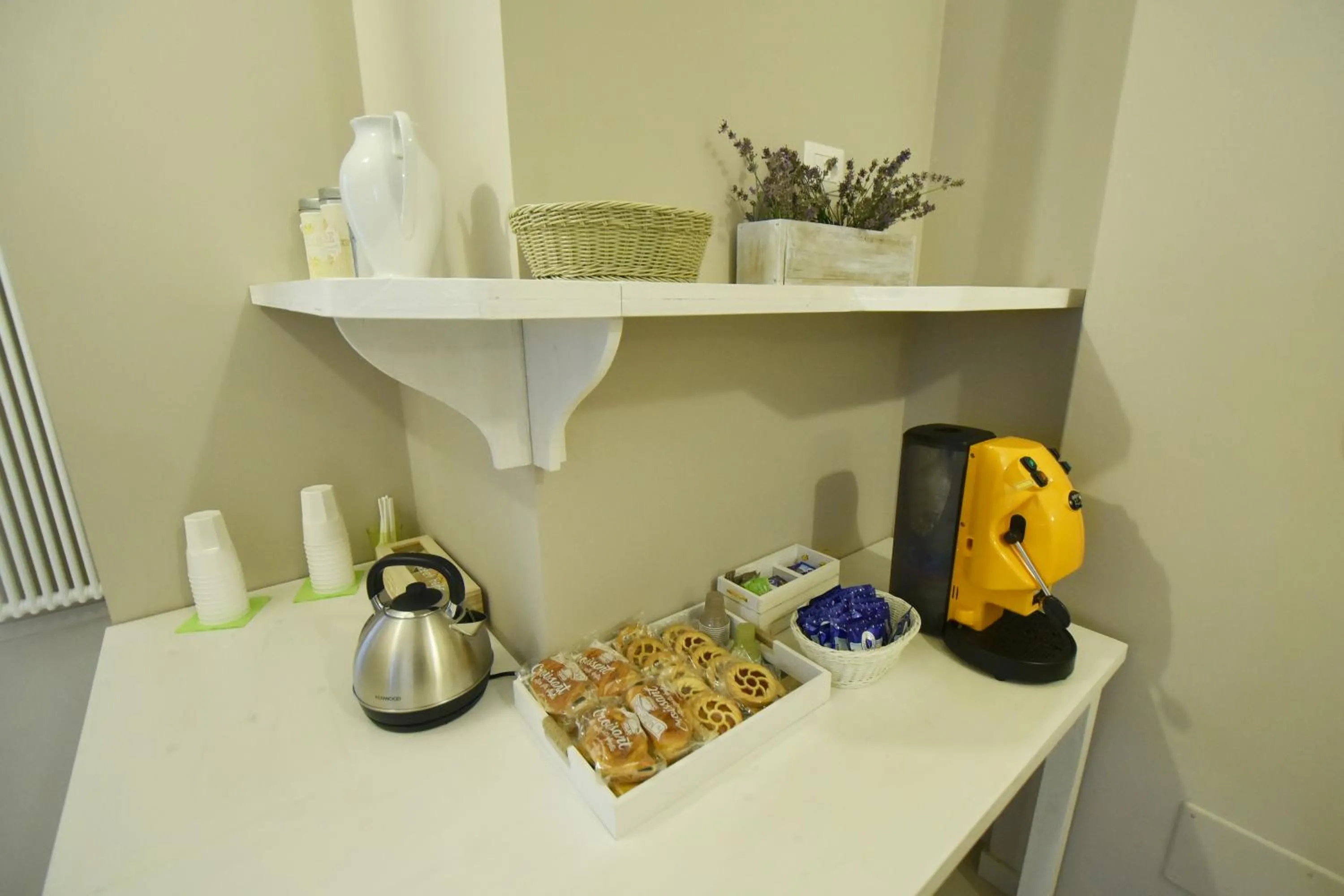 Communal lounge/ TV room in Myricae