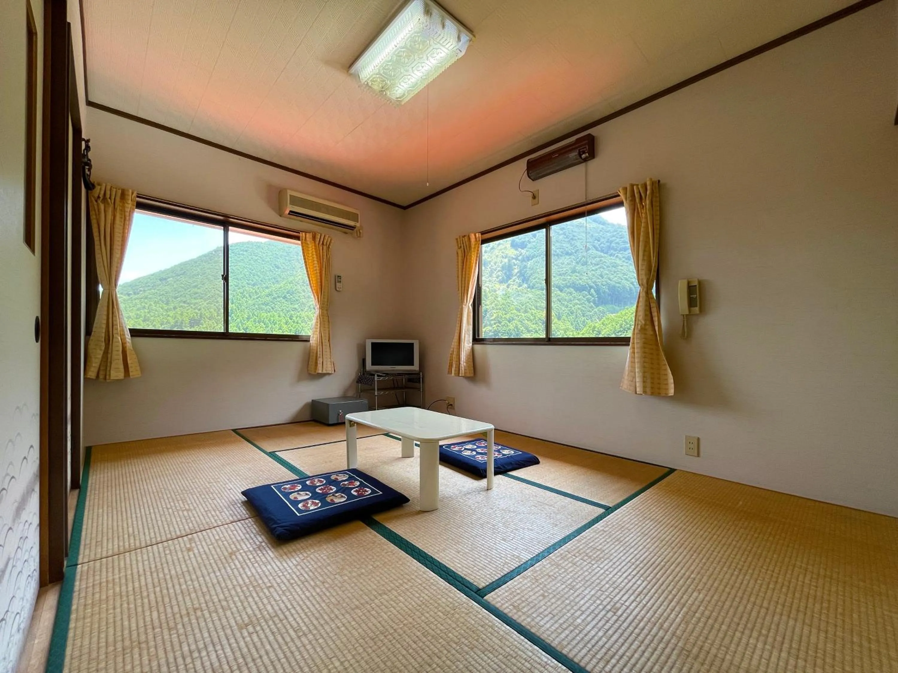 Photo of the whole room in Minshuku Iwana no Sato