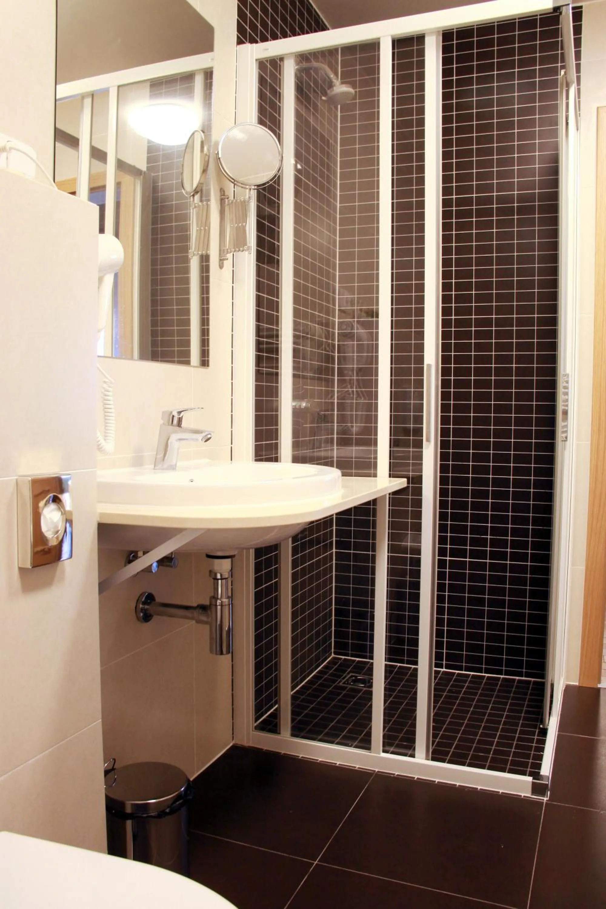 Shower in Hotel Vera