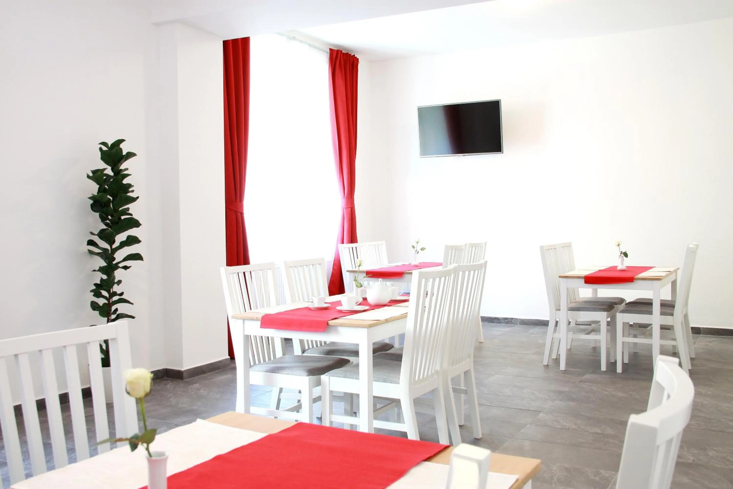 Restaurant/places to eat in Hotel Vera